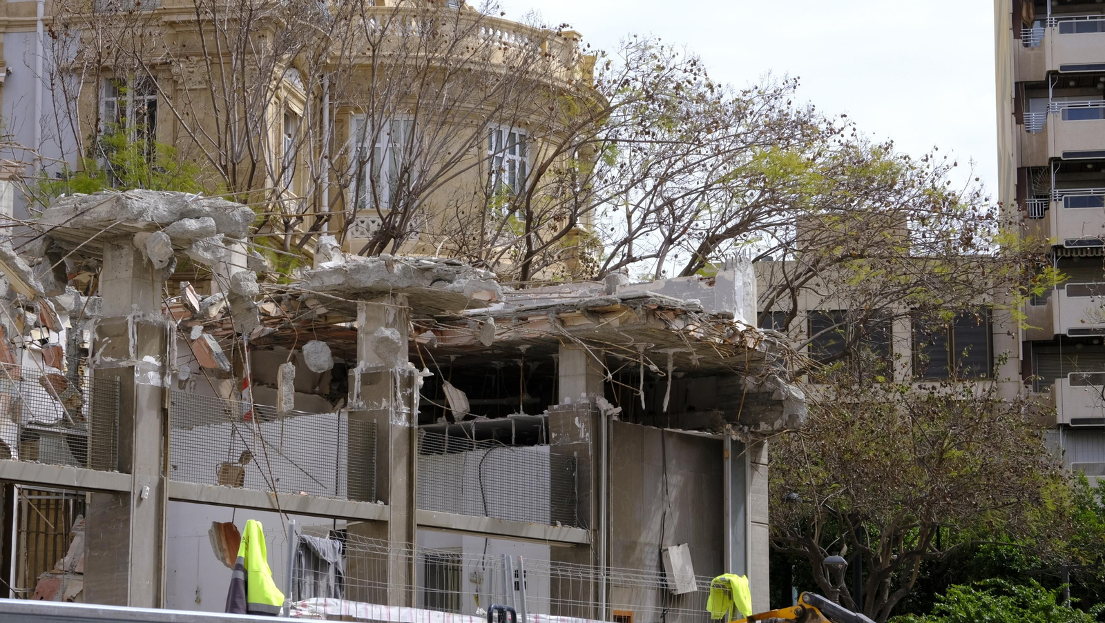 Las mejores imágenes del edificio de Correos demolido