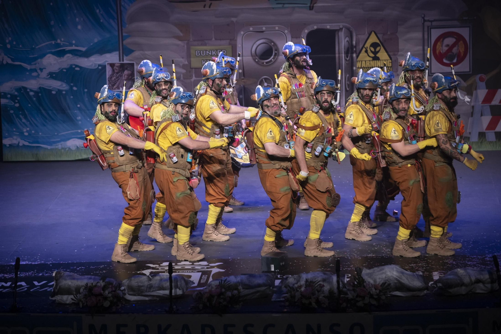 Imágenes de la actuación de la murga de Huelva "No te vayas a espantar. El juicio final" en el Carnaval Colombino