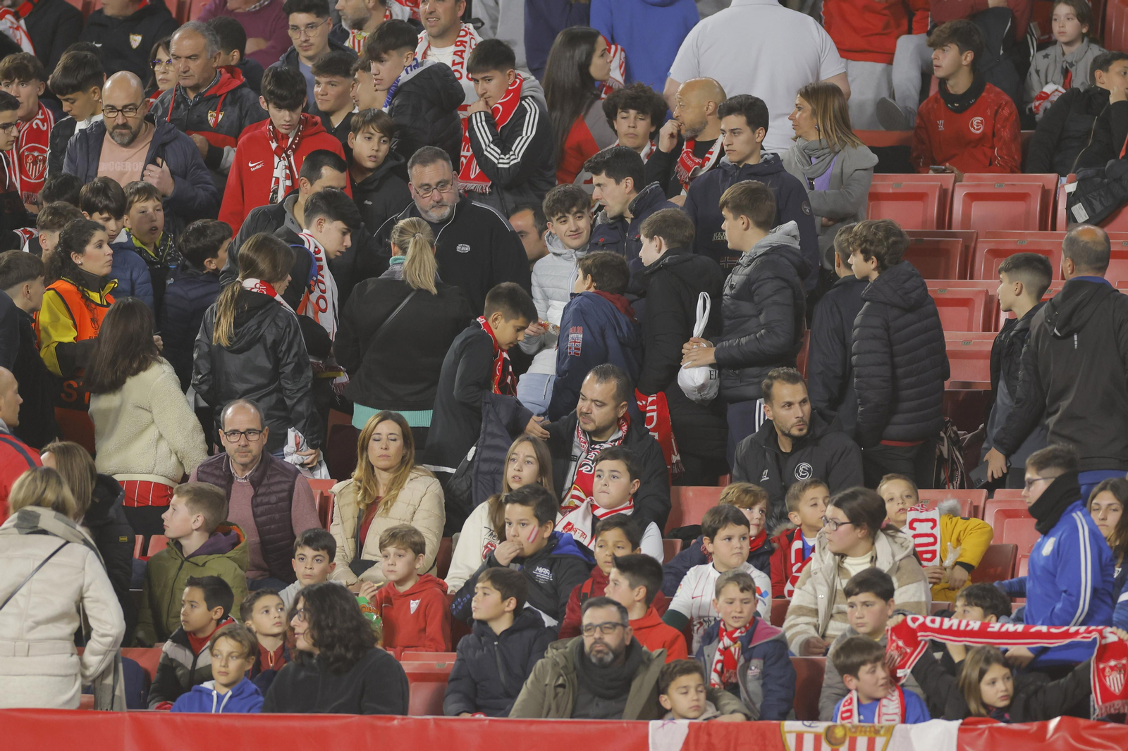 Búscate en las fotos del SEVILLA FC-PSV EINDHOVEN