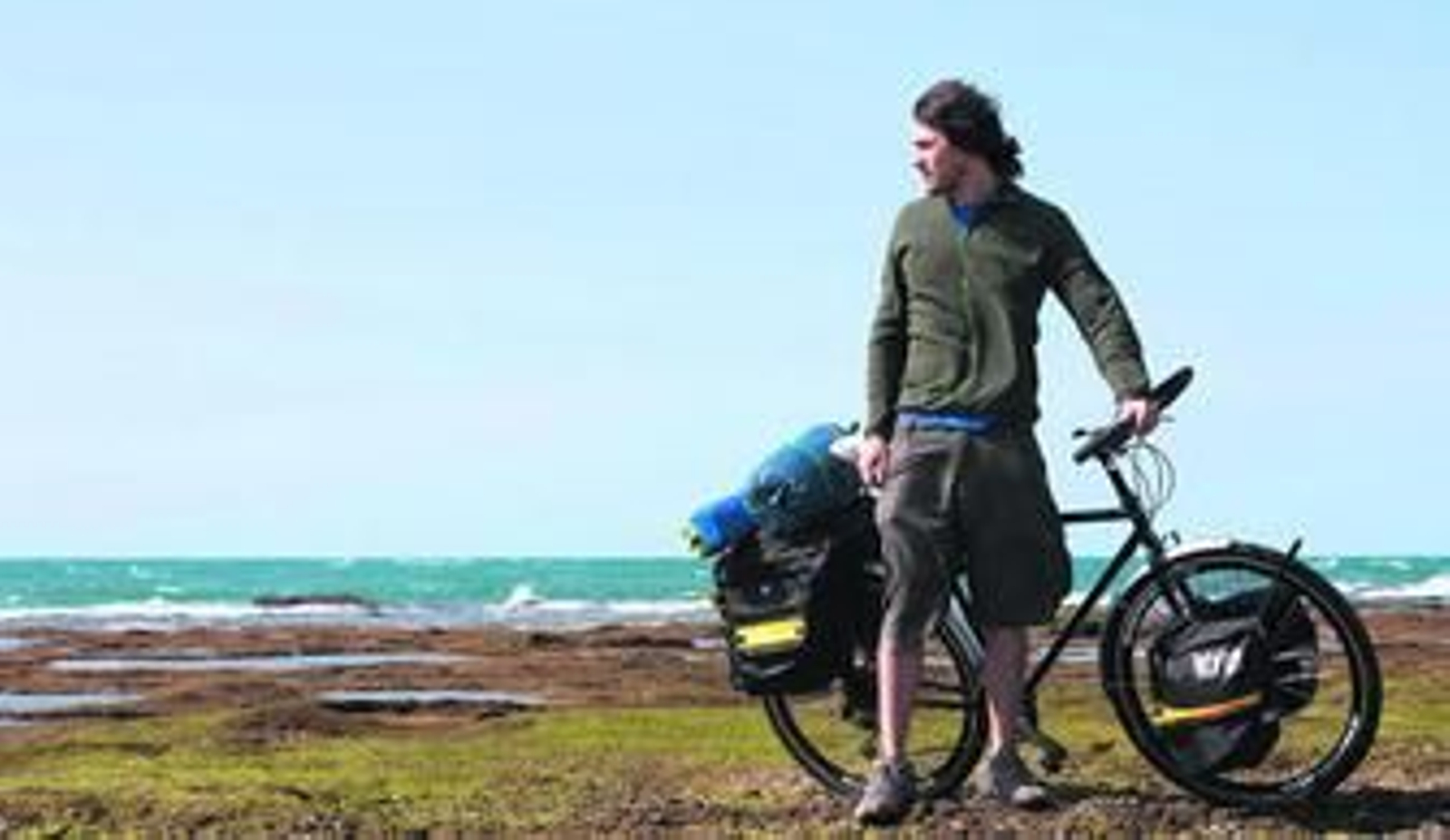 Shindo Salvo con la compañera de viaje con la que recorrerá el mundo a pedales.