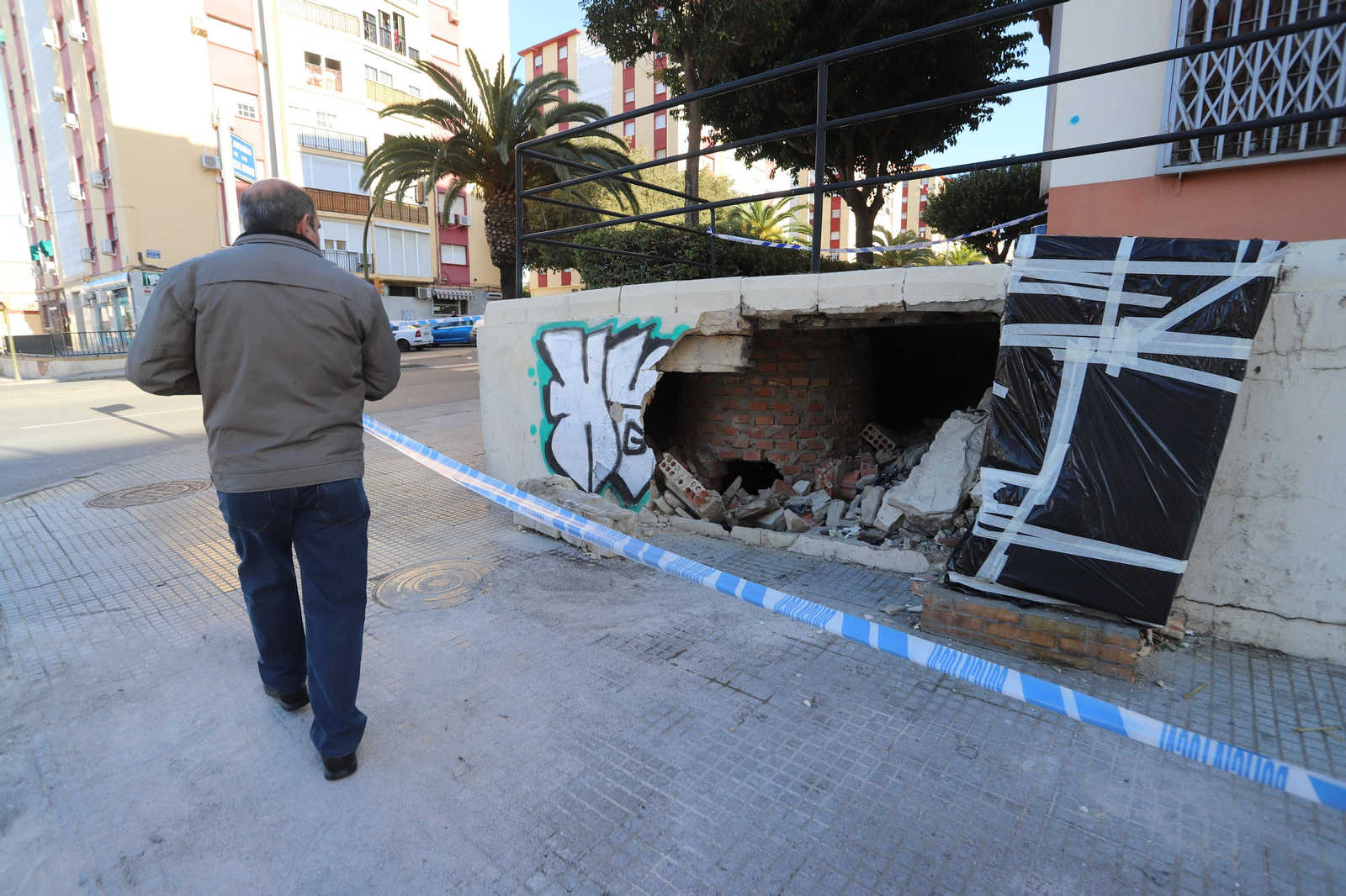 Imágenes del lugar del accidente que le costó la vida a una joven de 22 años en Fuerzas Armadas, Huelva