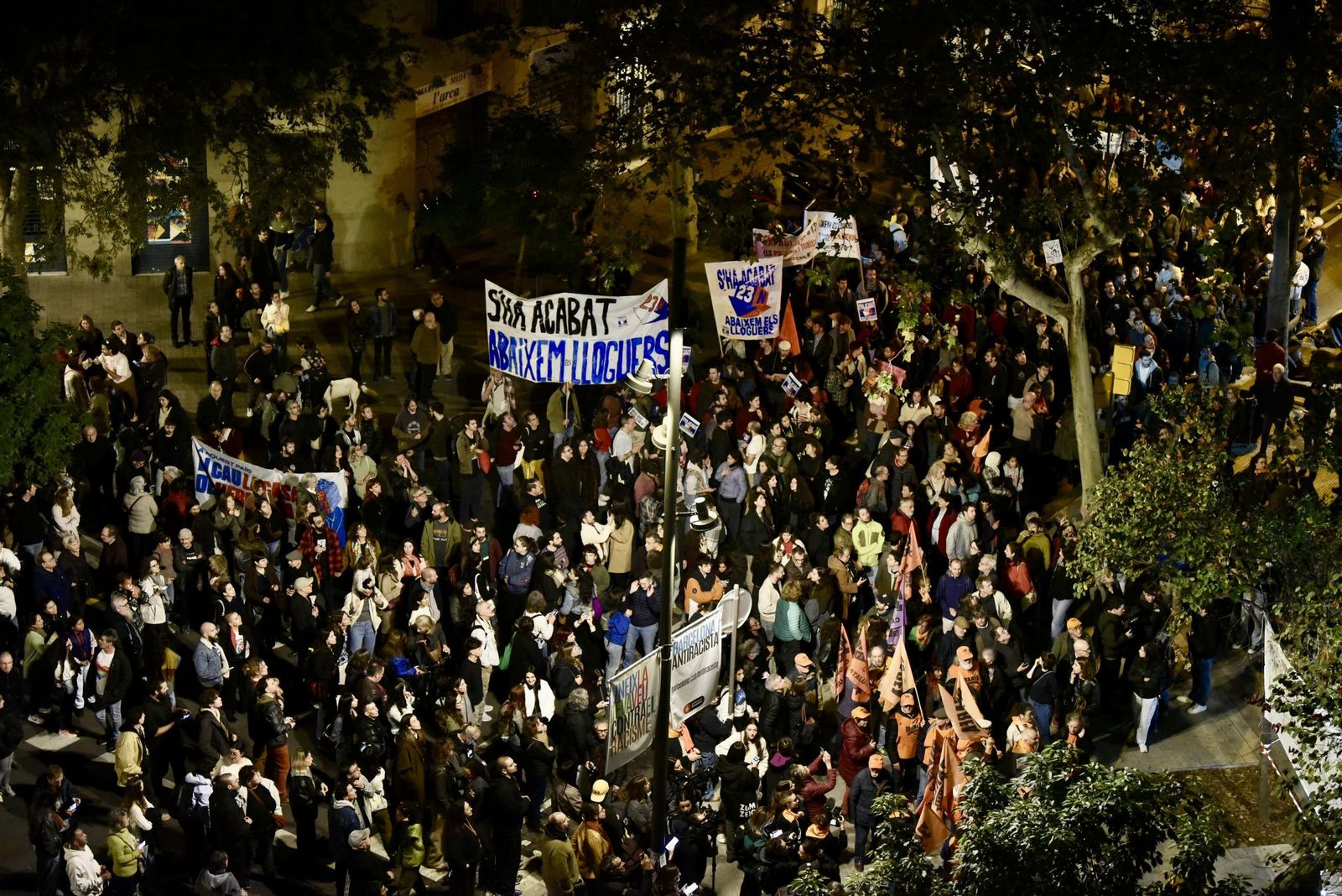 Manifestación en las calles de Barcelona para exigir la bajada de los alquileres.
