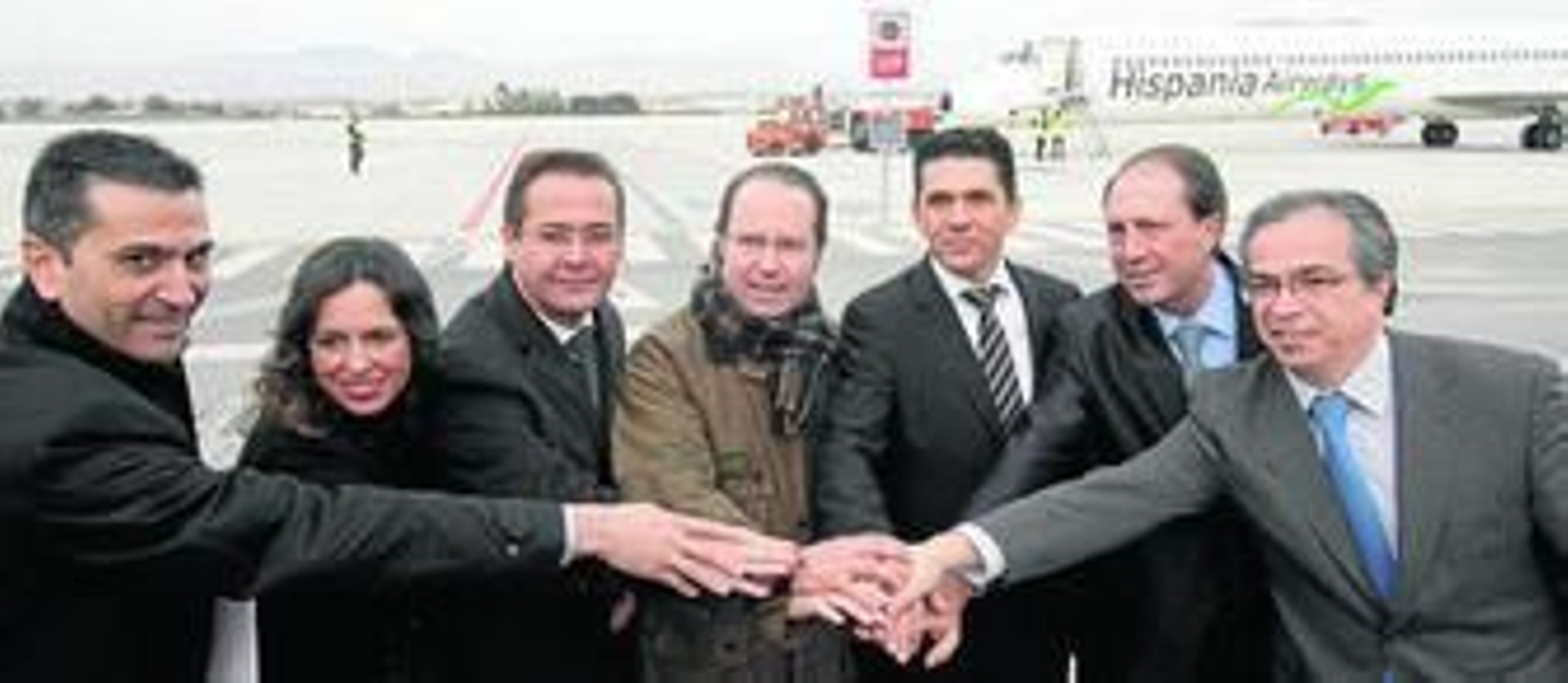 Responsables del proyecto se felicitan por la jornada inaugural.