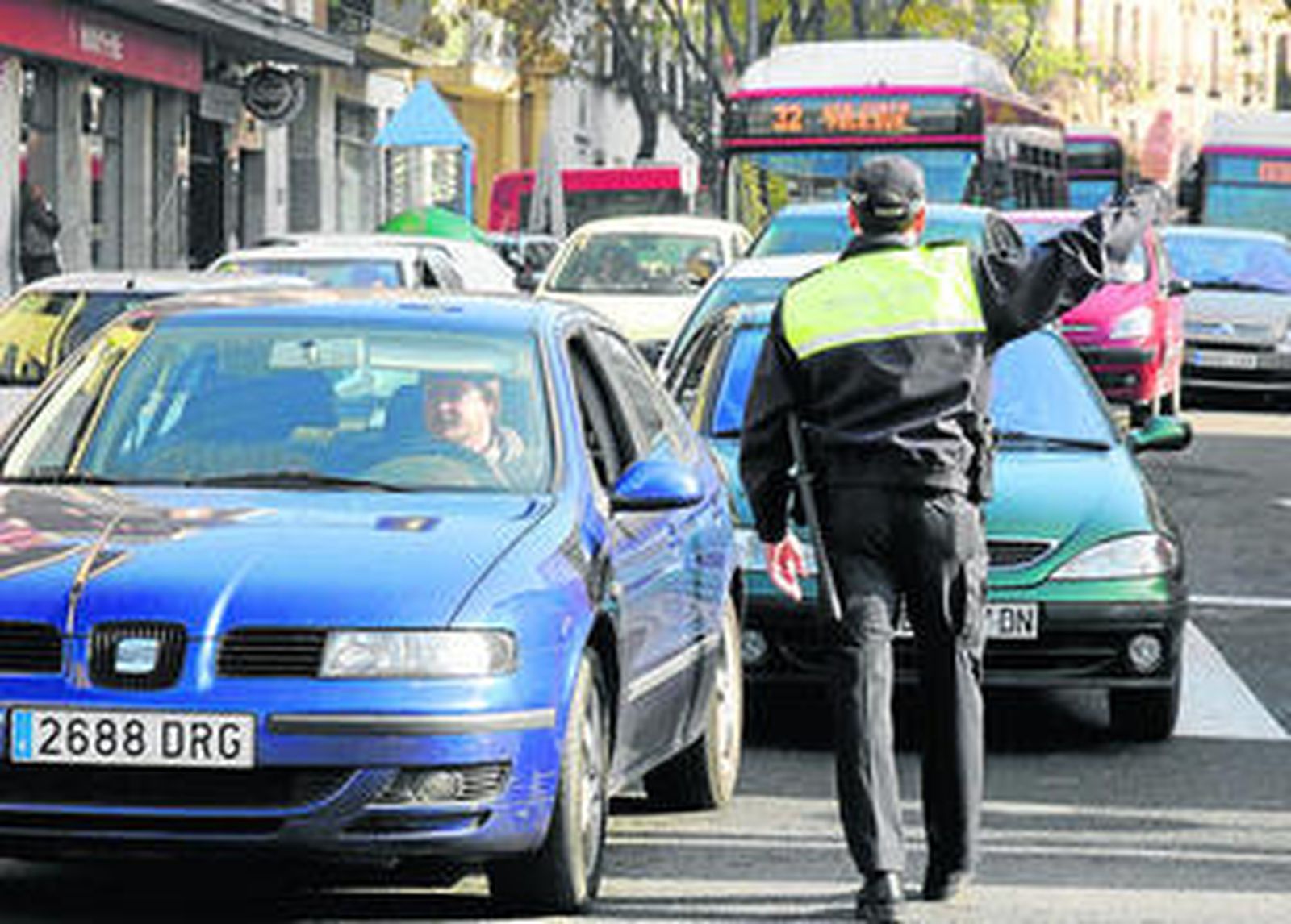 Movilidad ofrece al Taxi un calendario para retirar licencias y evitar otro paro