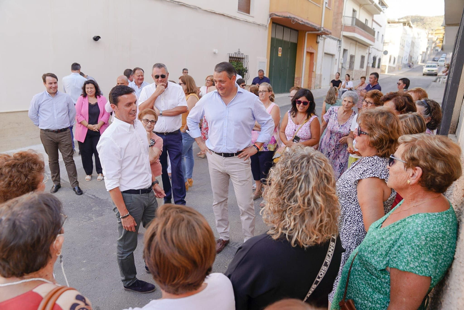 Imagen de archivo de una visita del presidente al municipio de Tíjola.