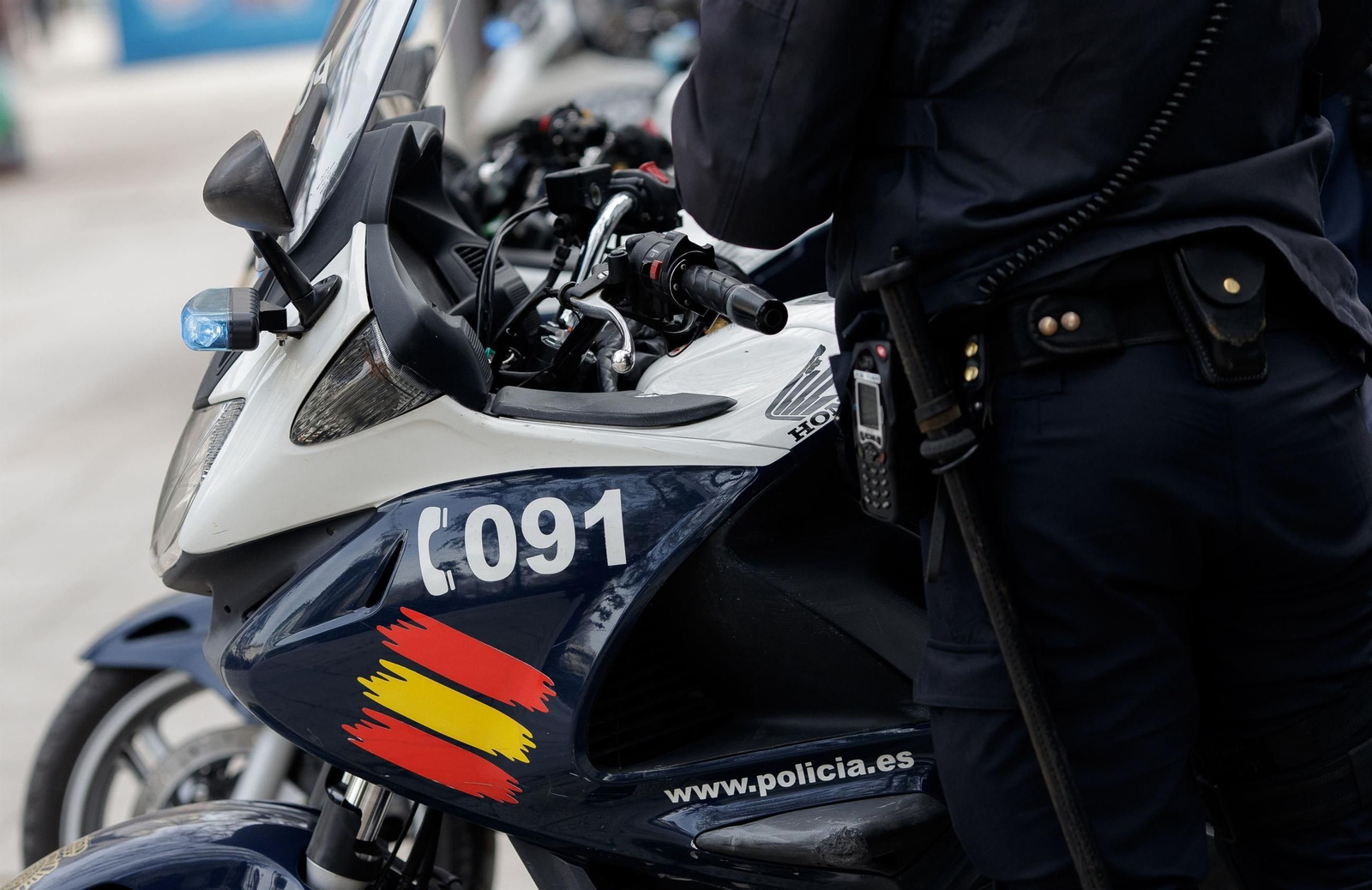 Un agente de la Policía Nacional