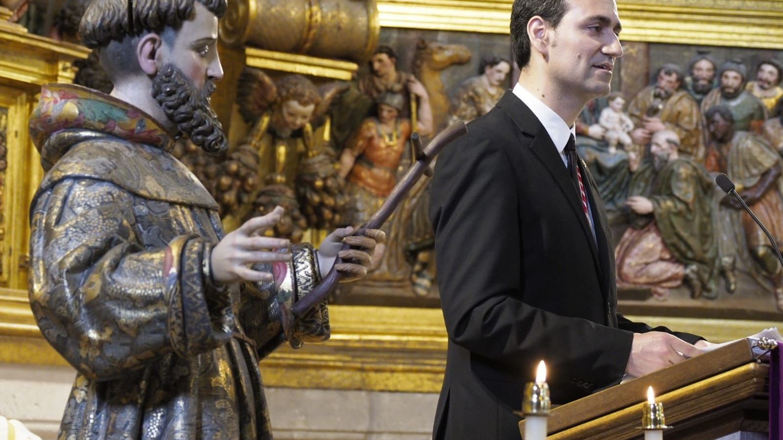 El alcalde de Rioseco, David Esteban, durante el funeral