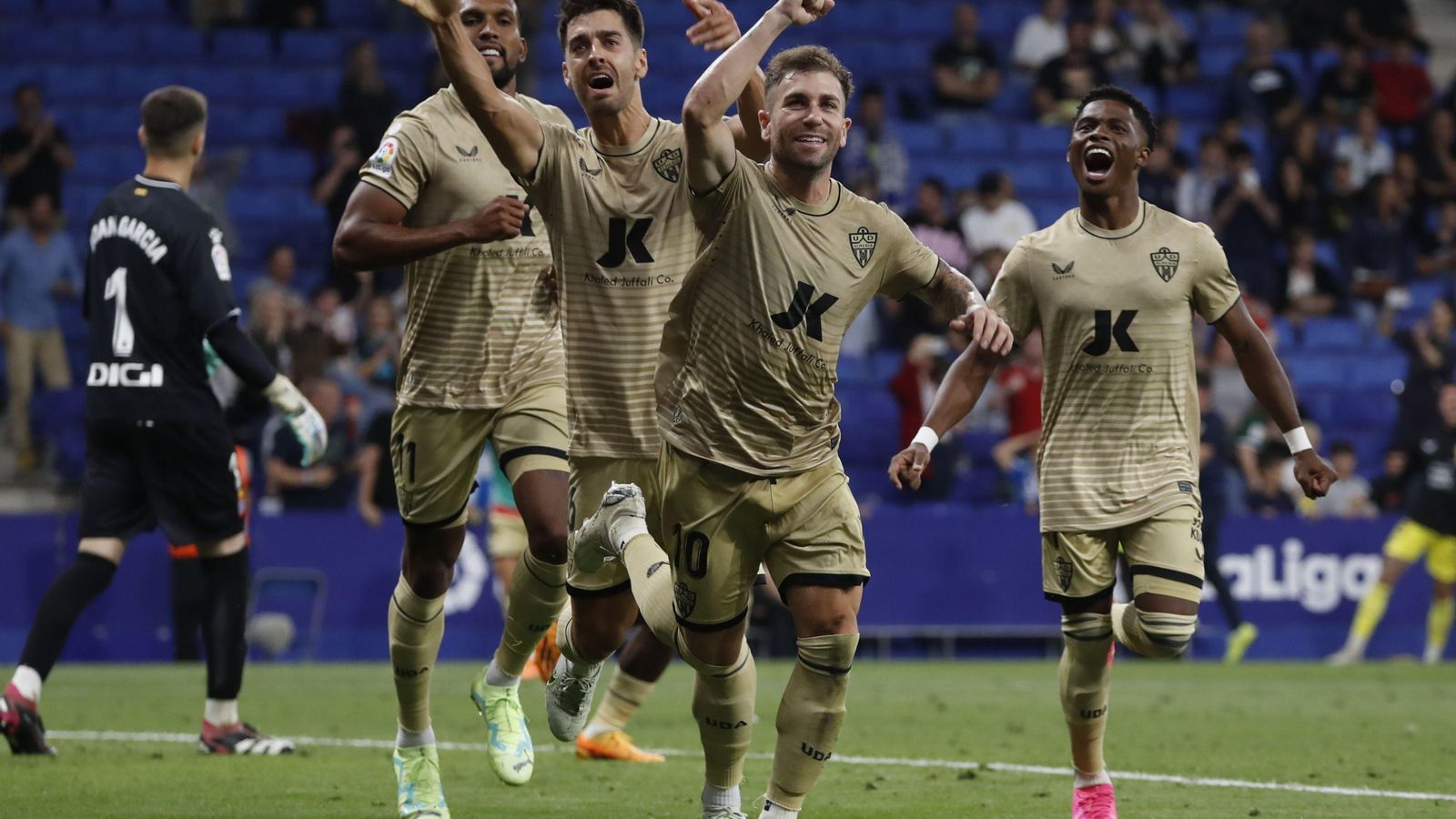 Adri Embarba celebra el gol del empate contra el Espanyol en la última jornada liguera de la 22/23.