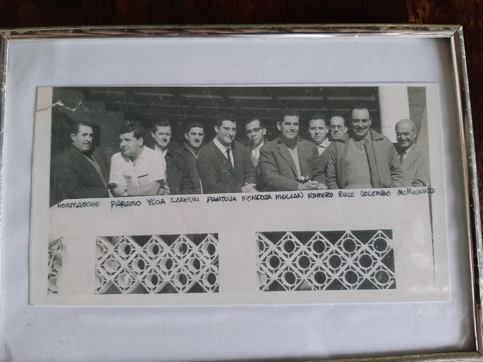 Las personas que impulsaron Sotogrande en sus inicios posan junto a McMicking (a la derecha).