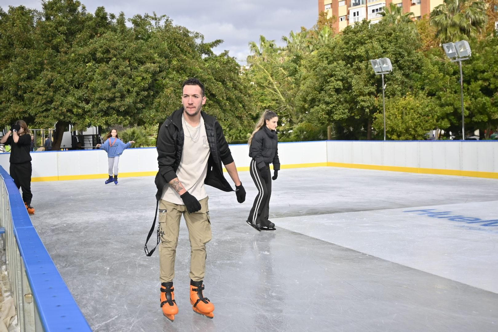 Imágenes de la inauguración de la pista de hielo de Isla Chica