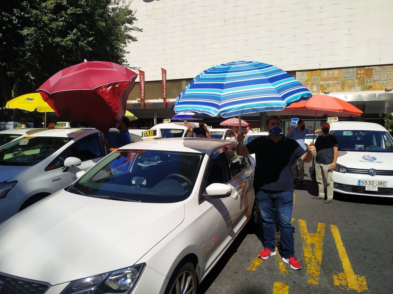 Los taxistas reivindican la instalación de todos en Sevilla