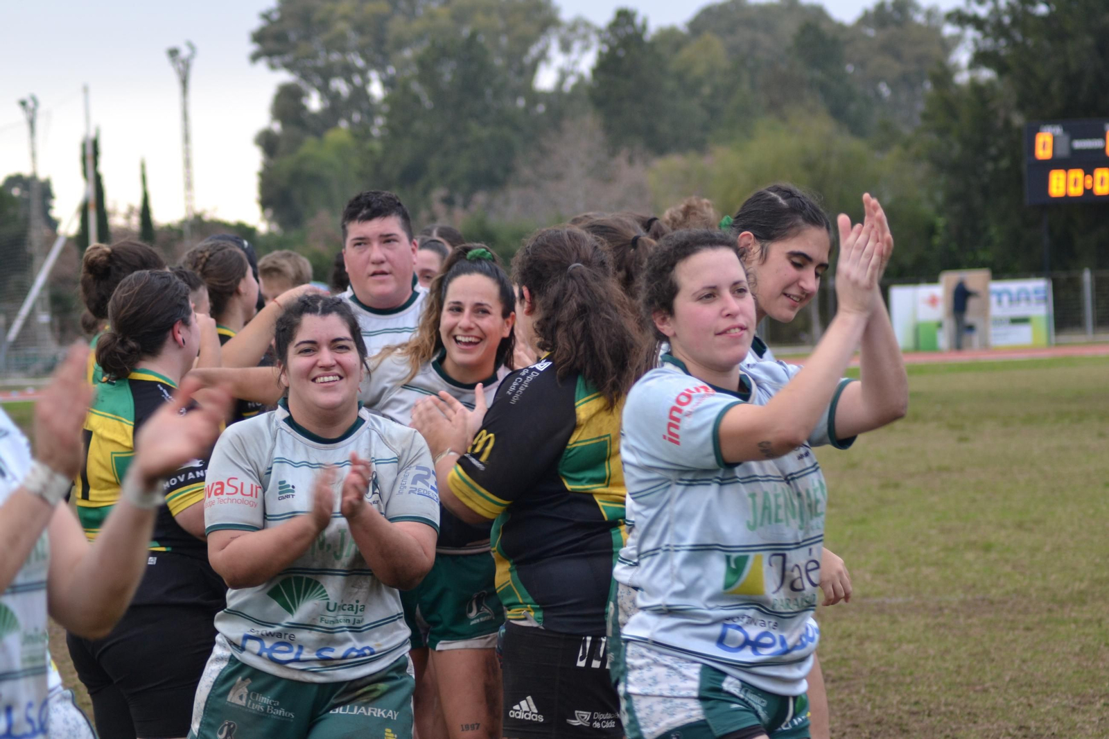 El sénior femenino jiennense celebra su triunfo en tierras gaditanas.
