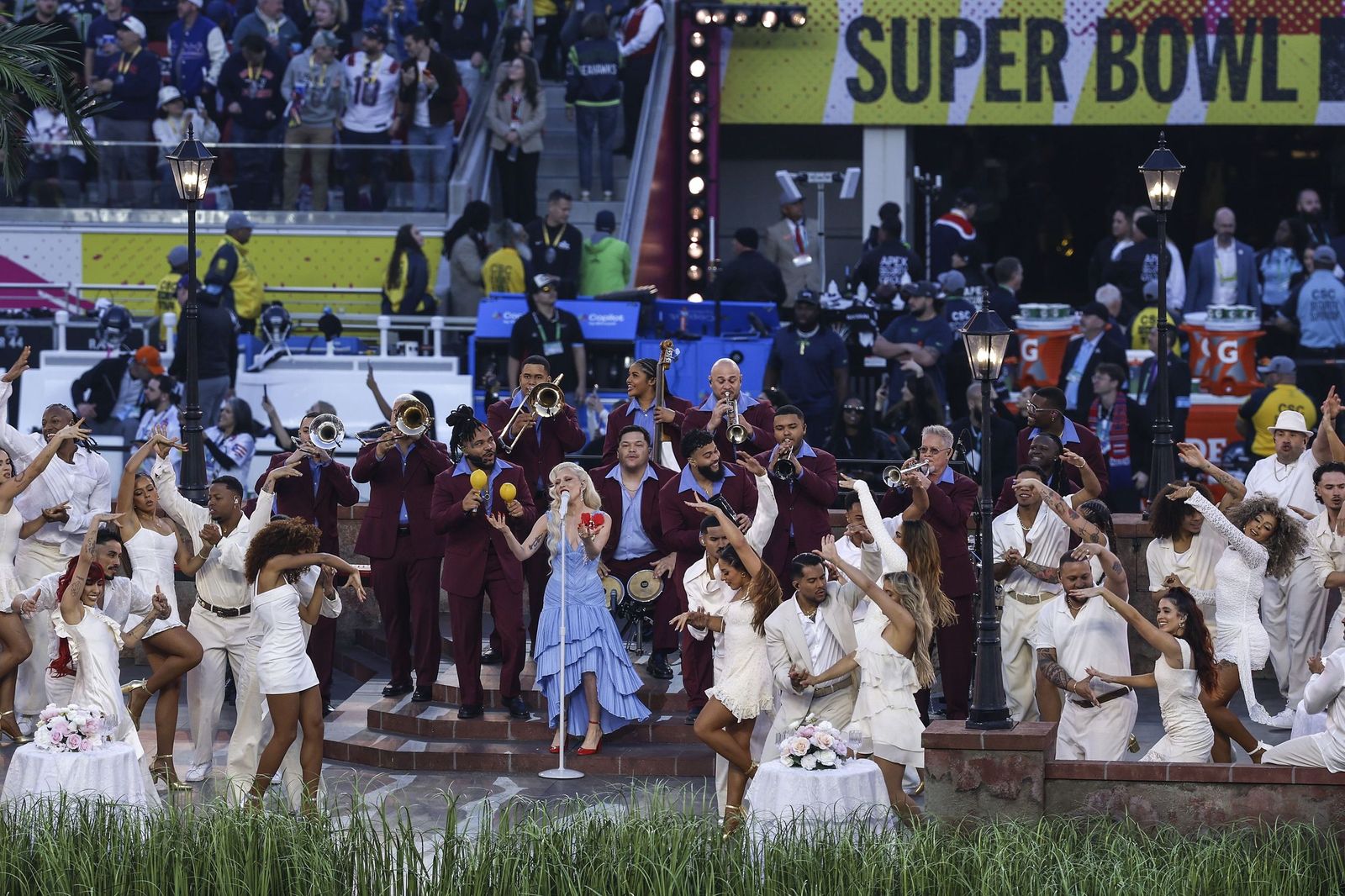 Las mejores fotos de la Super Bowl con la actuación de Bad Bunny