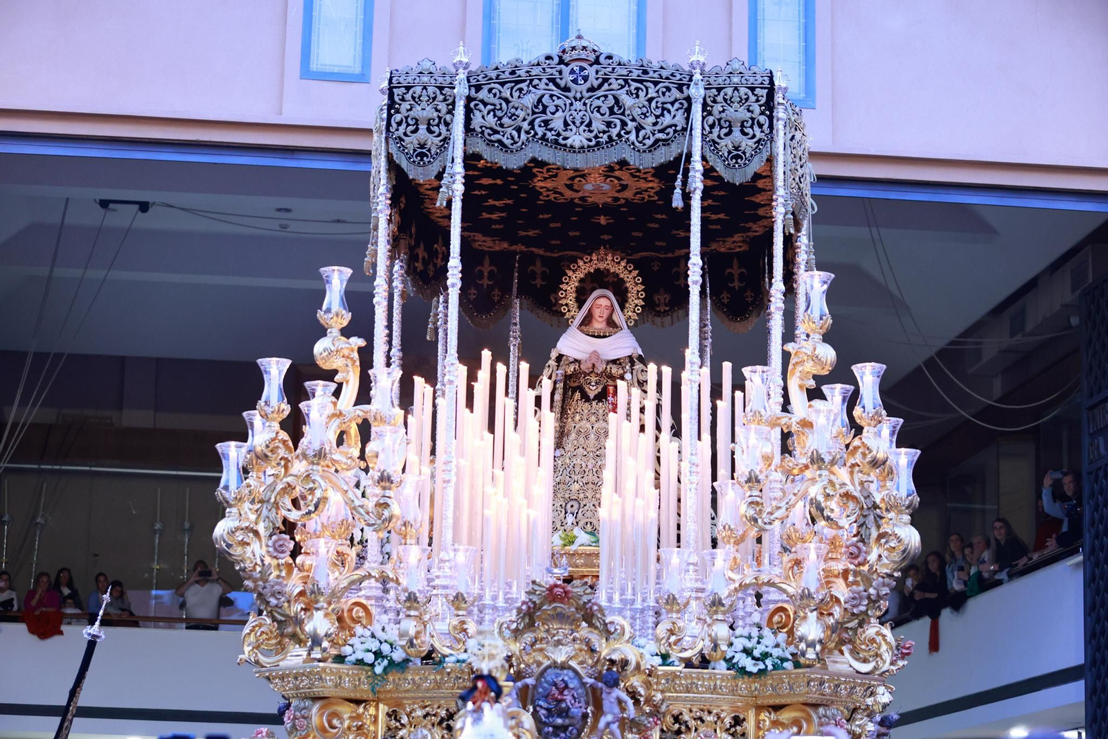 Mena y la Legión en su procesión del Jueves Santo en Málaga, en fotos Mena y la Legión en su procesión del Jueves Santo en Málaga, en fotos
