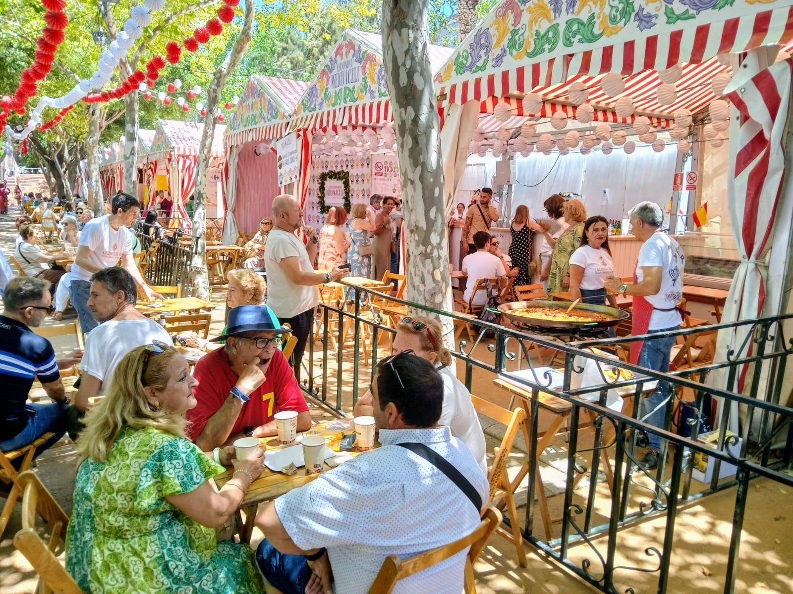 Búscate en las imágenes del Día de la Mujer de la Feria de San Fernando 2024