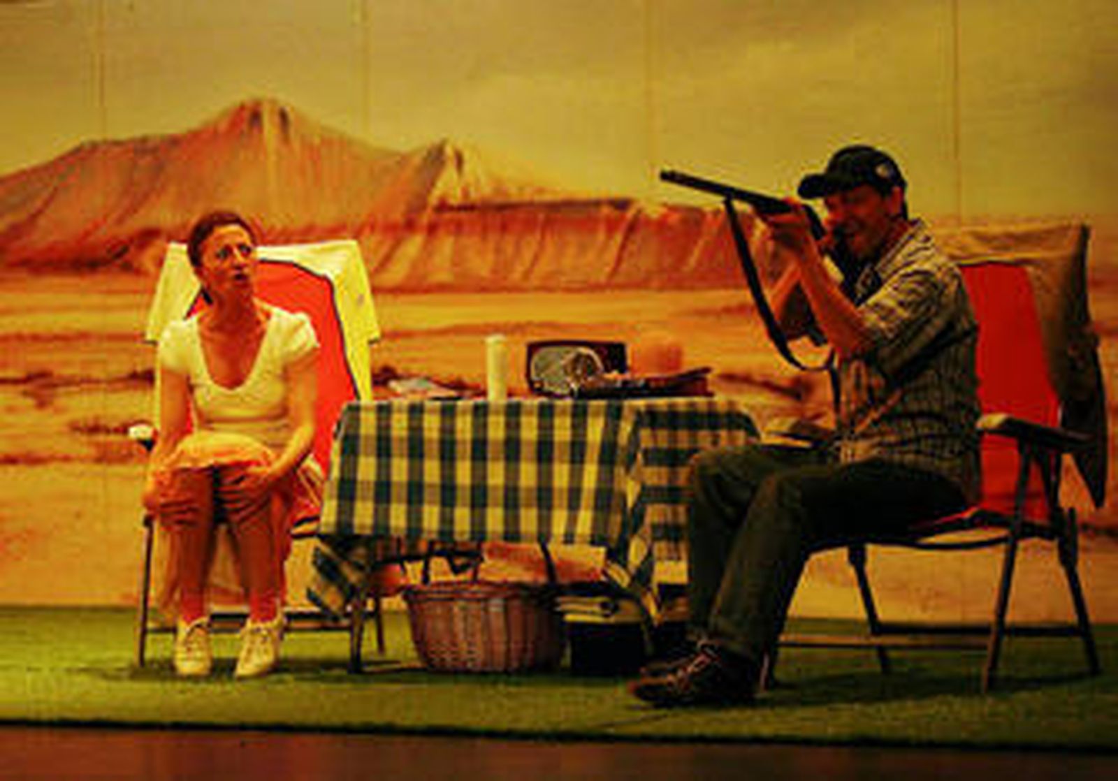 Aurora Sánchez y Alberto Delgado en plena representación de 'Arizona' el pasado viernes en el Gran Teatro.