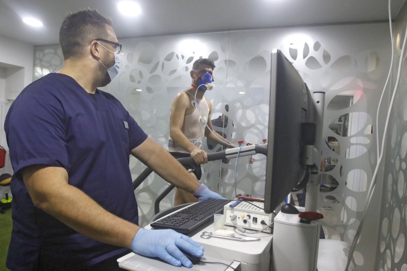 Los reconocimientos médicos del Córdoba CF, en imágenes