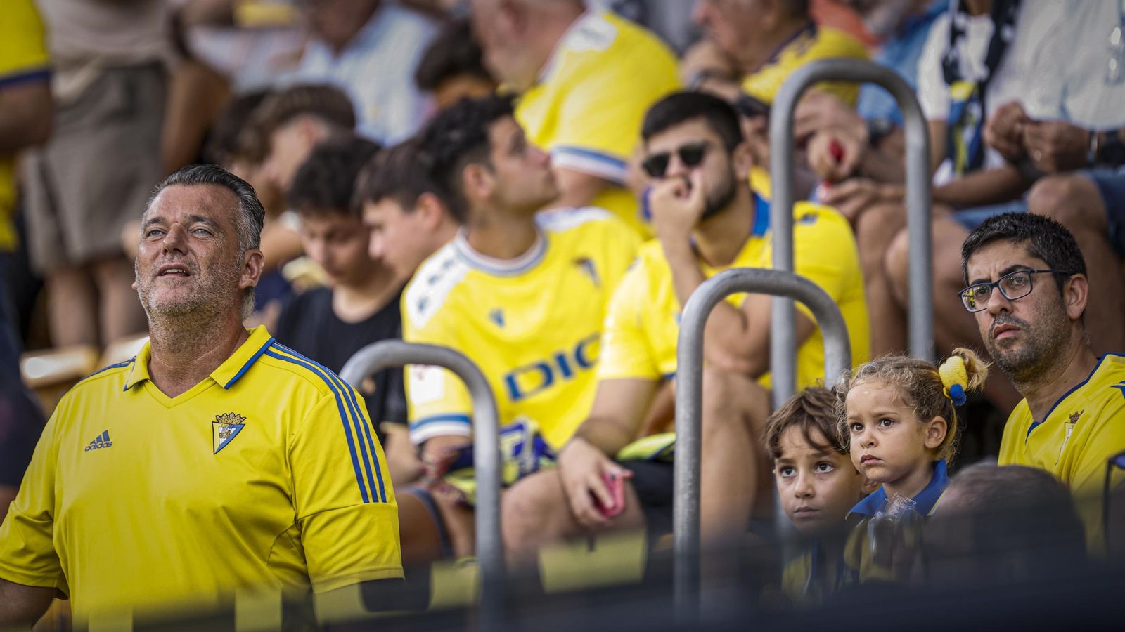 Búscate entre las fotos del partido de fútbol Cádiz CF - CD Tenerife de la Liga Hypermotion