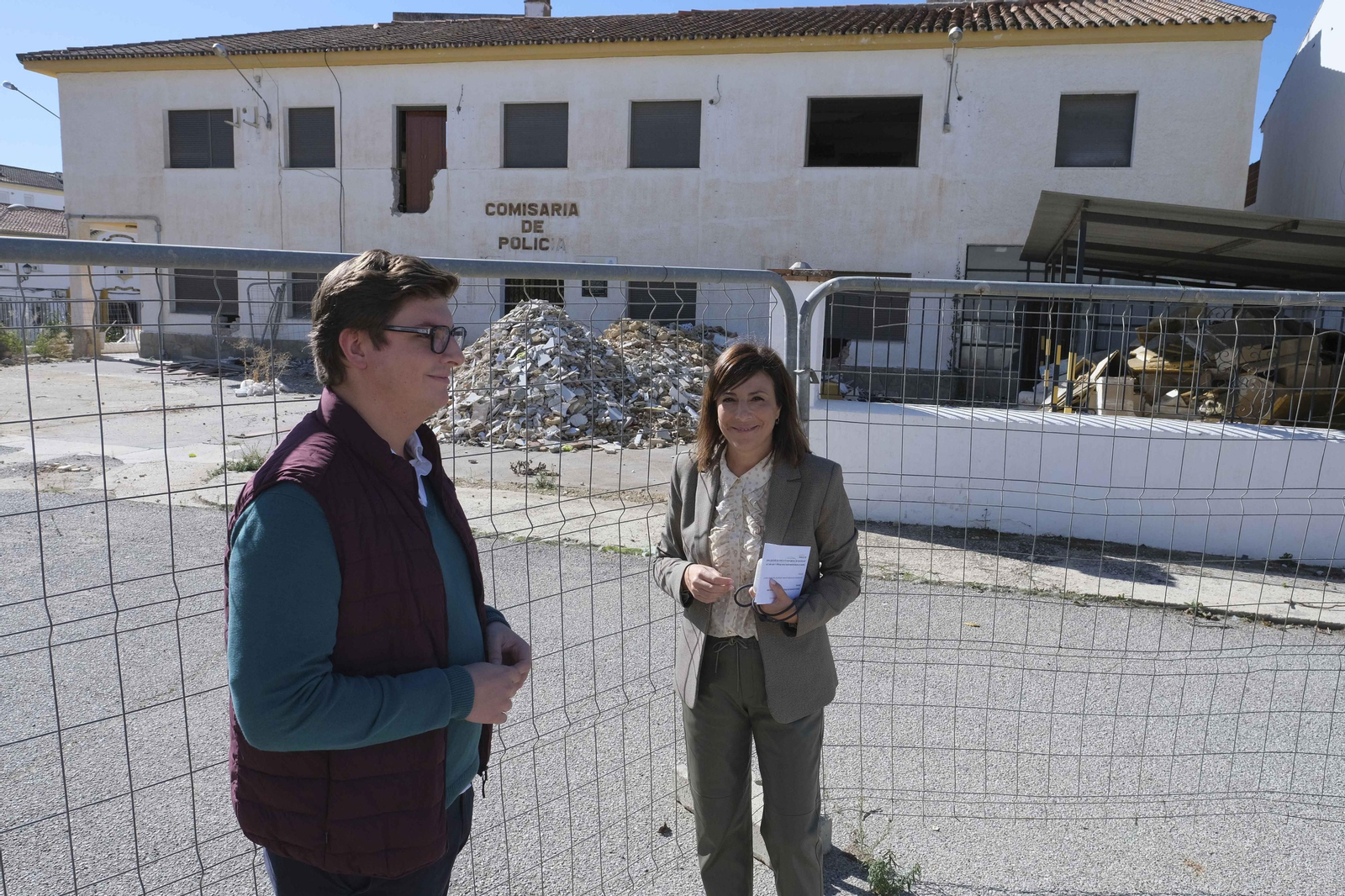 Jorge Fernández y María de la Paz Fernández en la Comisaría de Ronda.