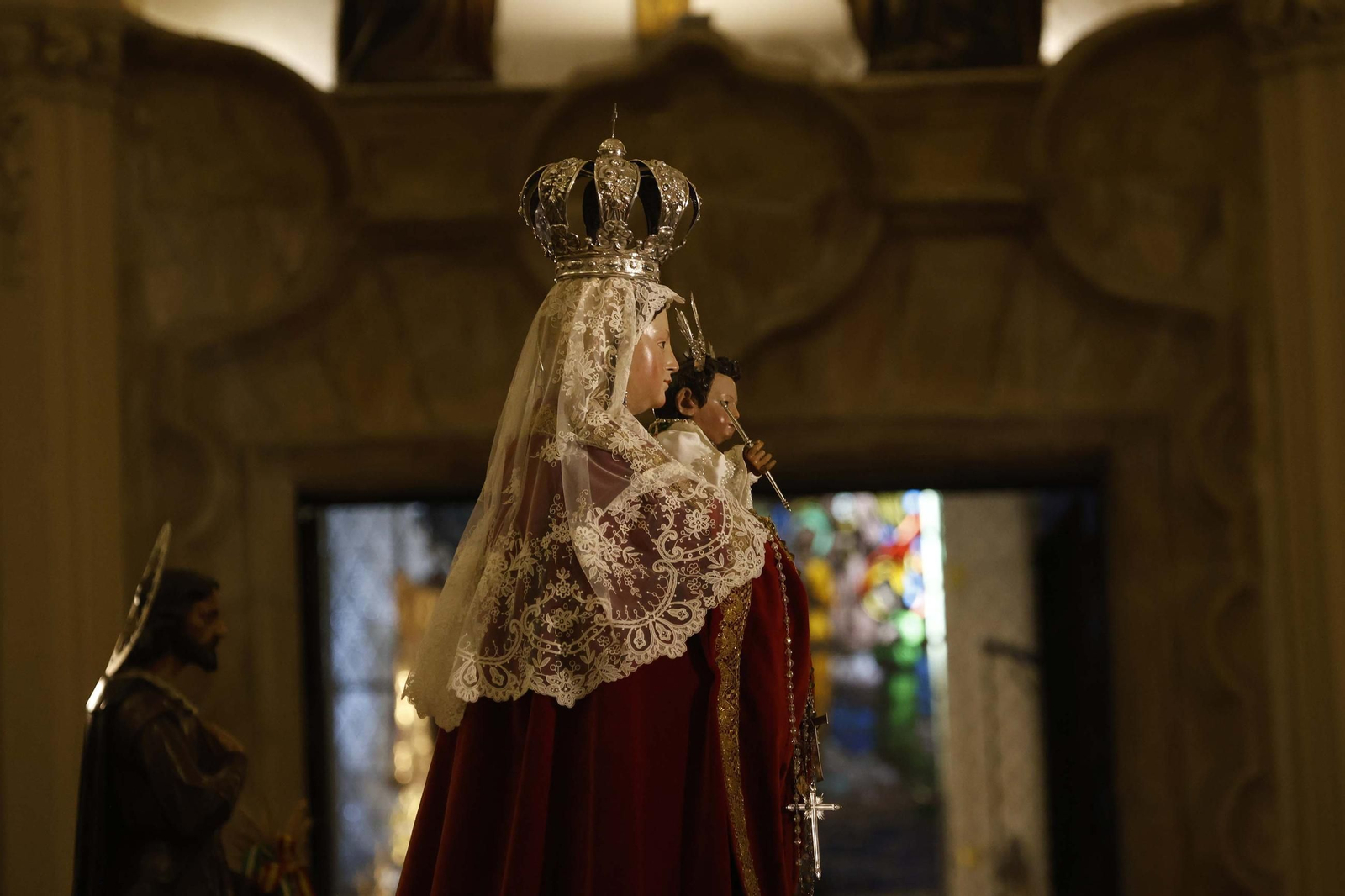 La Virgen de la Luz, patrona de Tarifa, regresa a su santuario entre el fervor y la lluvia