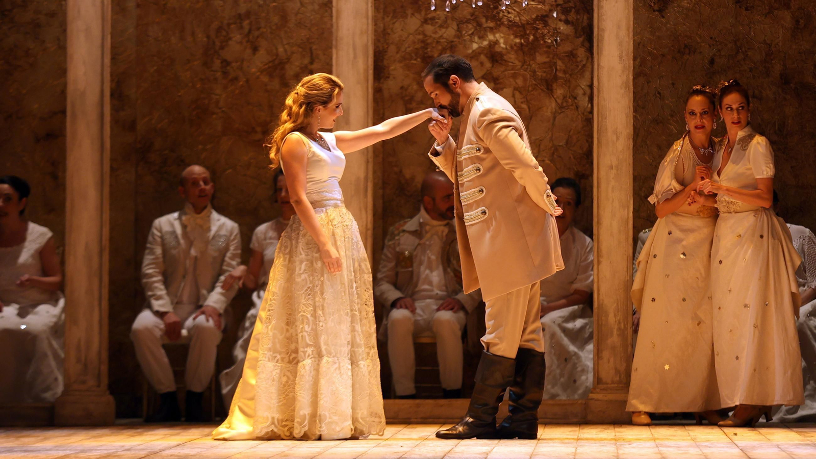 Imágenes de la ópera 'Don Gil de Alcalá' en el Teatro Villamarta de Jerez