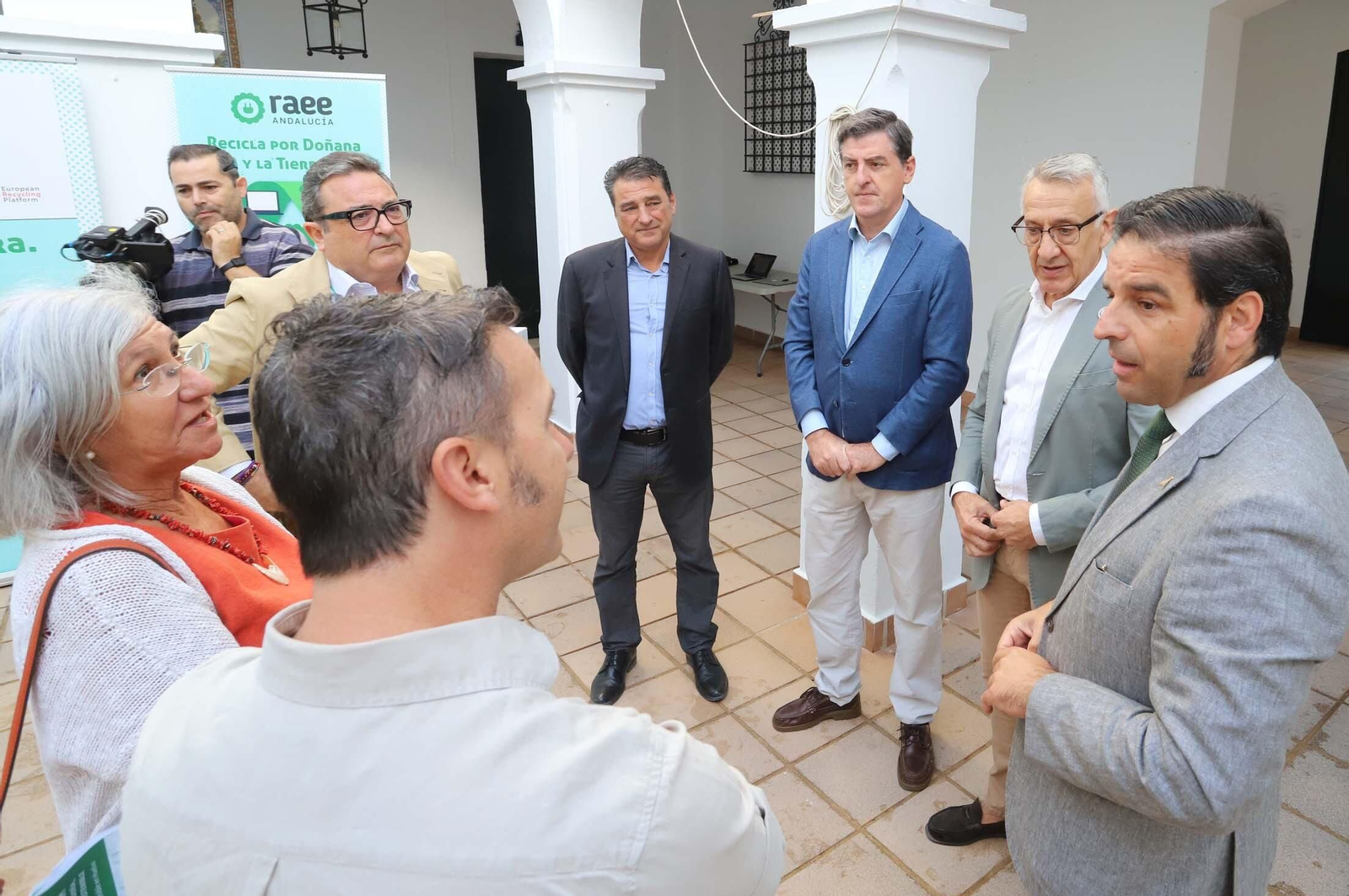 Imágenes de la presentación de la campaña 'La Hermandad del Reciclaje. Recicla por Doñana y la Tierra'