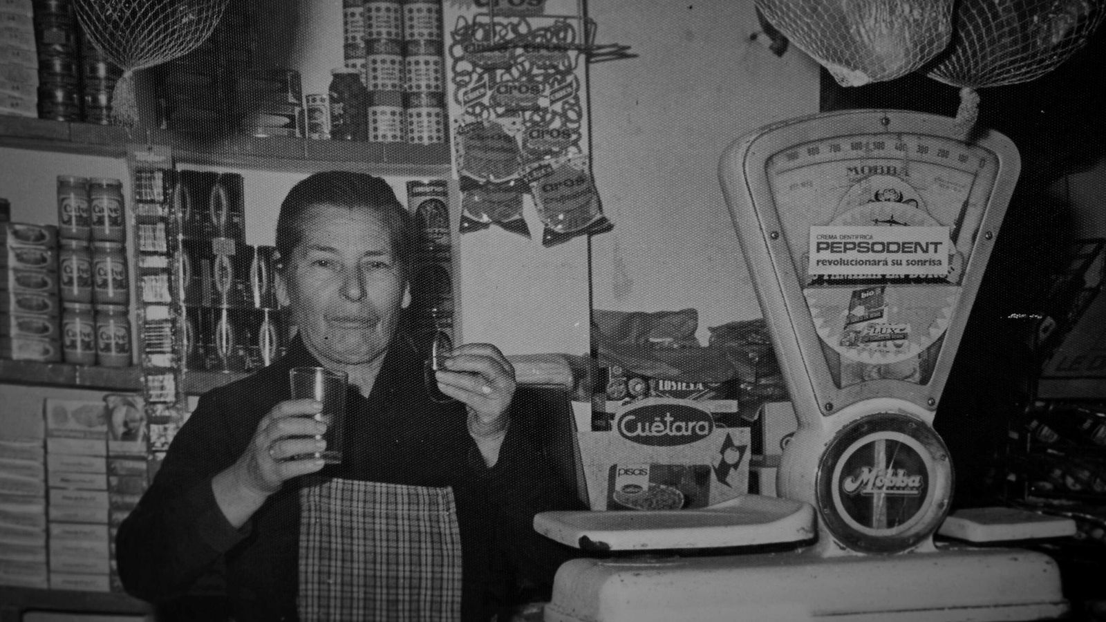 María Serván, atendiendo en el establecimiento.