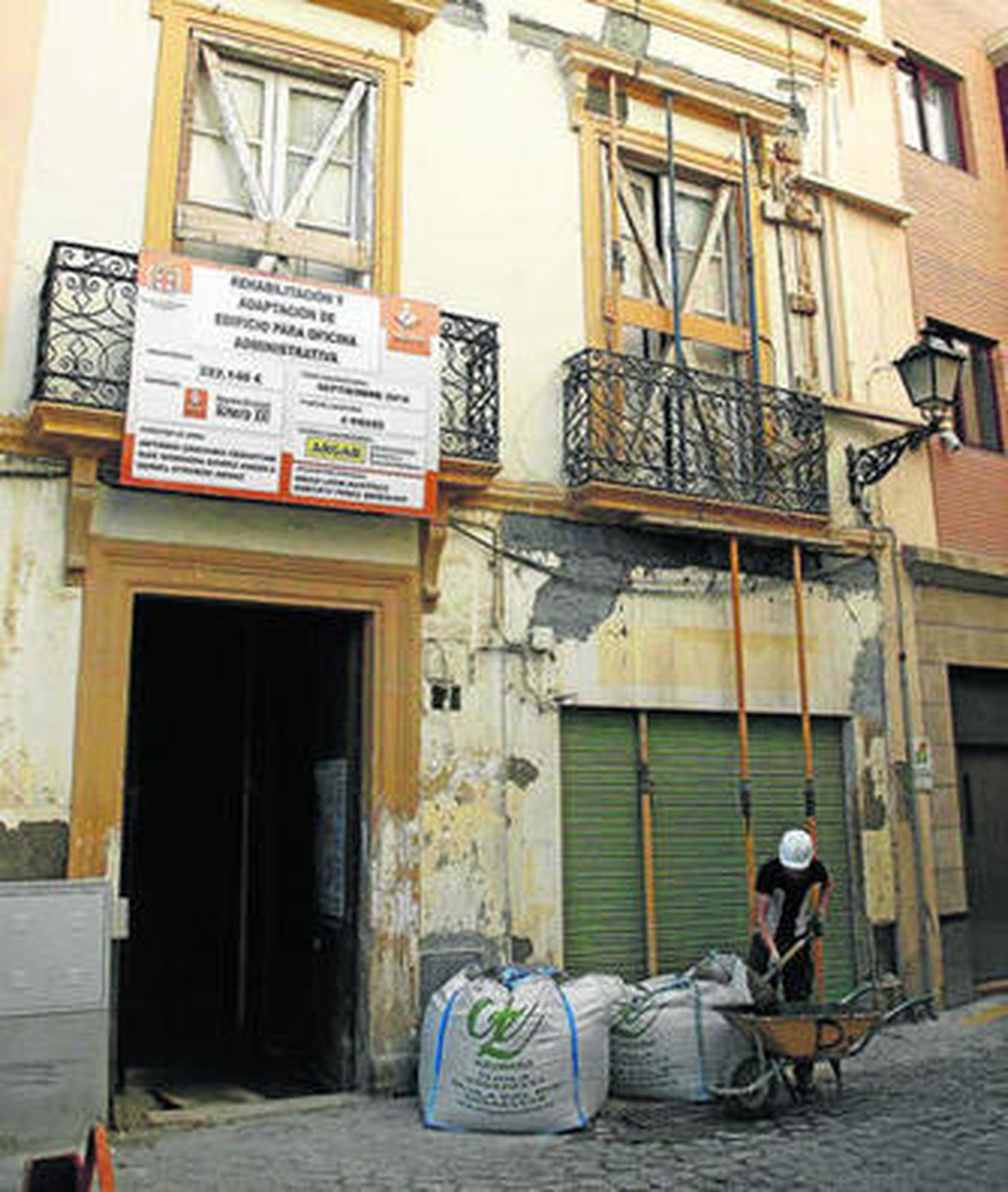 Tras los informes arqueológicos ya ha comenzado la rehabilitación pública en la plaza Careaga.
