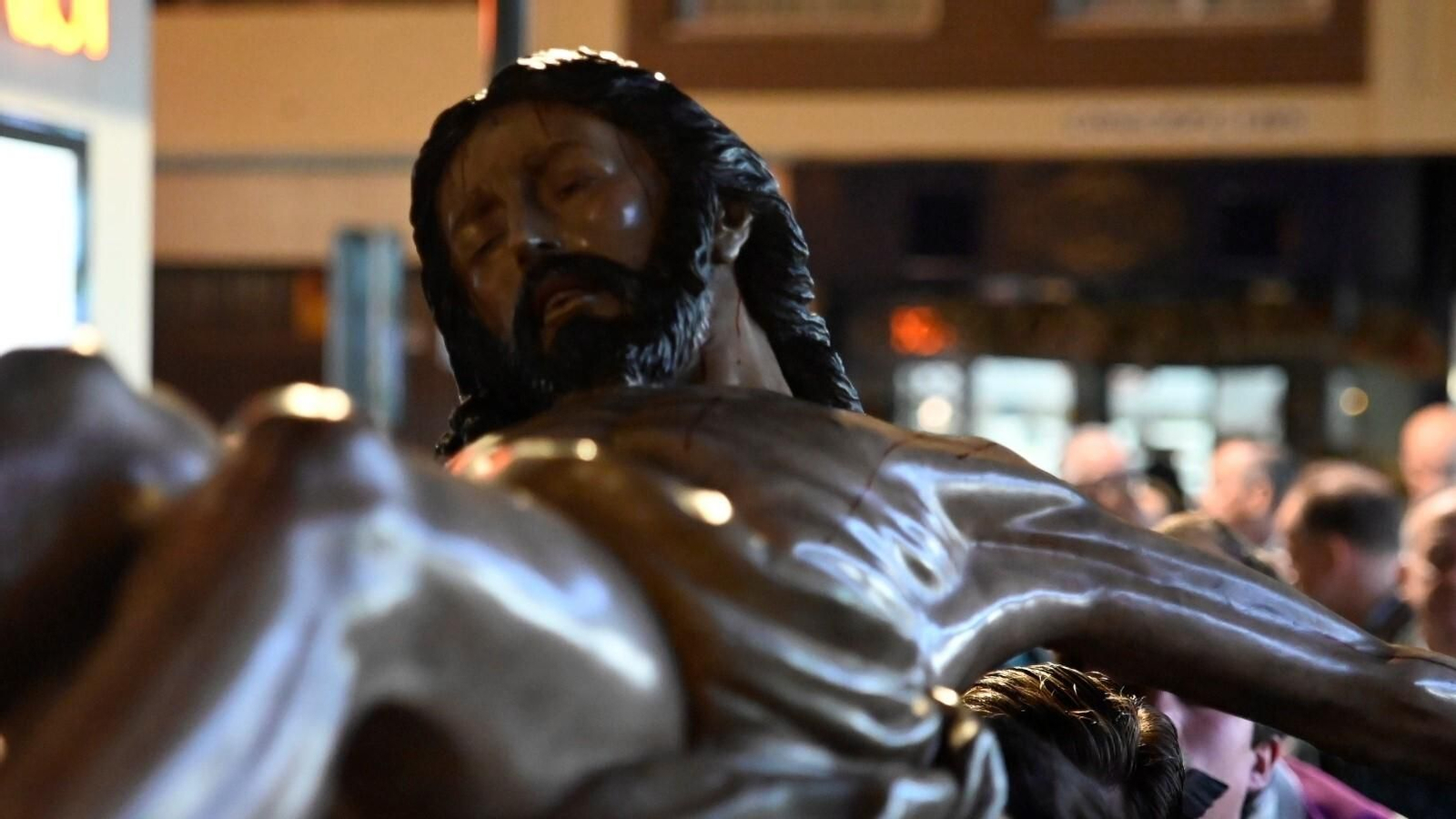 Las imágenes de los vía crucis del primer viernes de Cuaresma en Córdoba