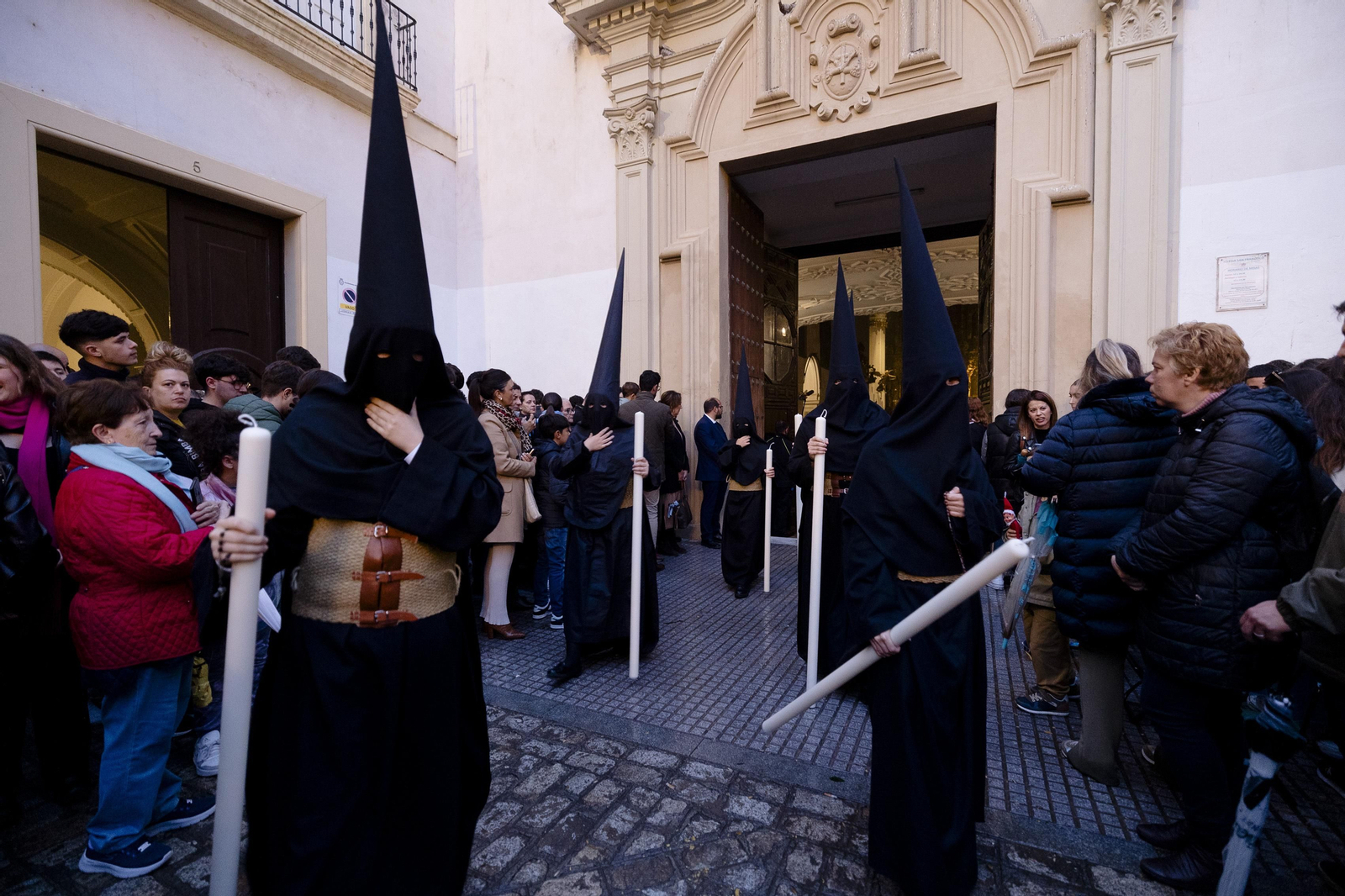 Las imágenes de la cofradía de Veracruz este Lunes Santo en la Semana Santa de Cádiz de 2024