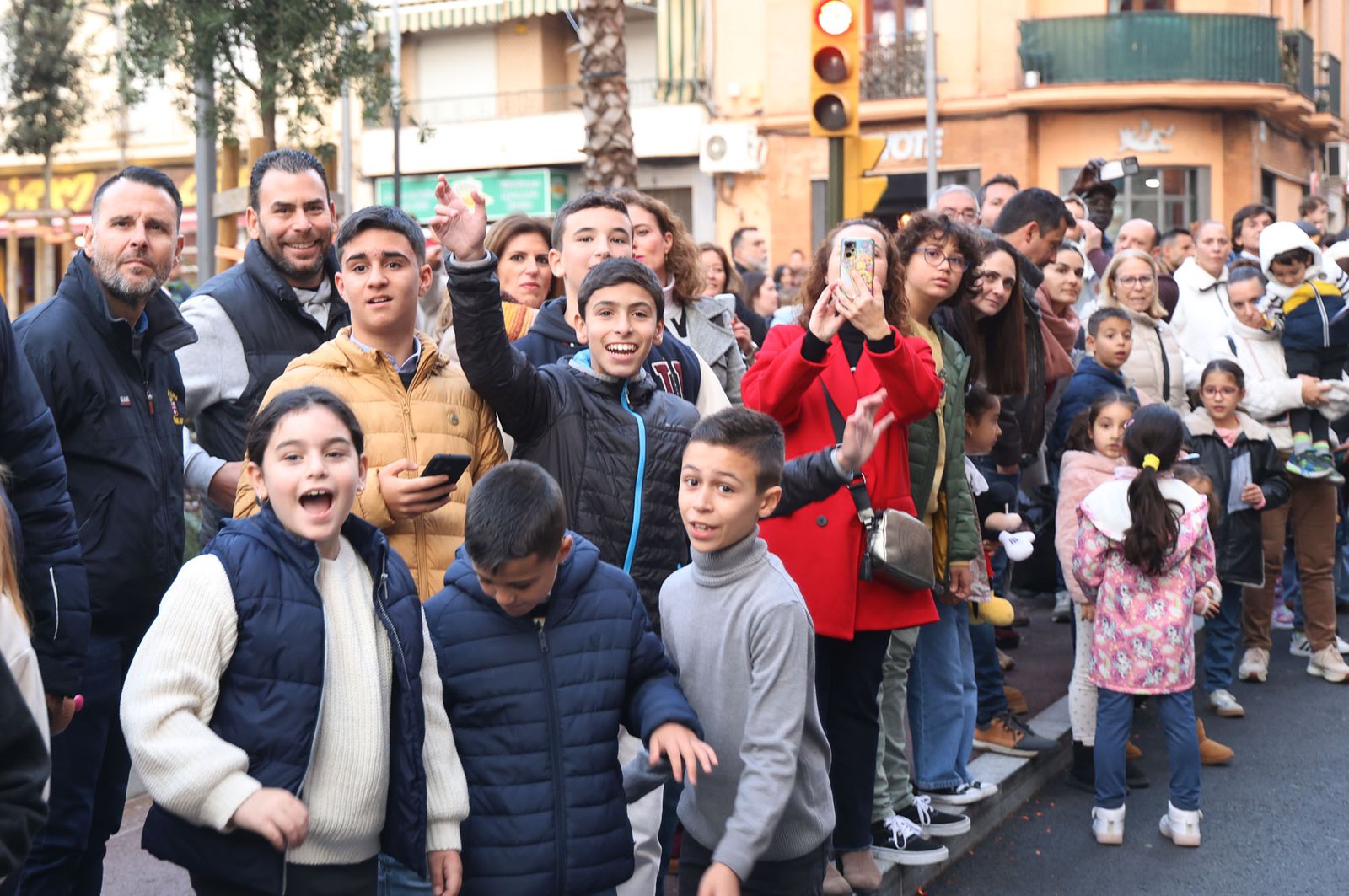 Imágenes del Heraldo Real anunciando la llegada de los Reyes Magos a Huelva