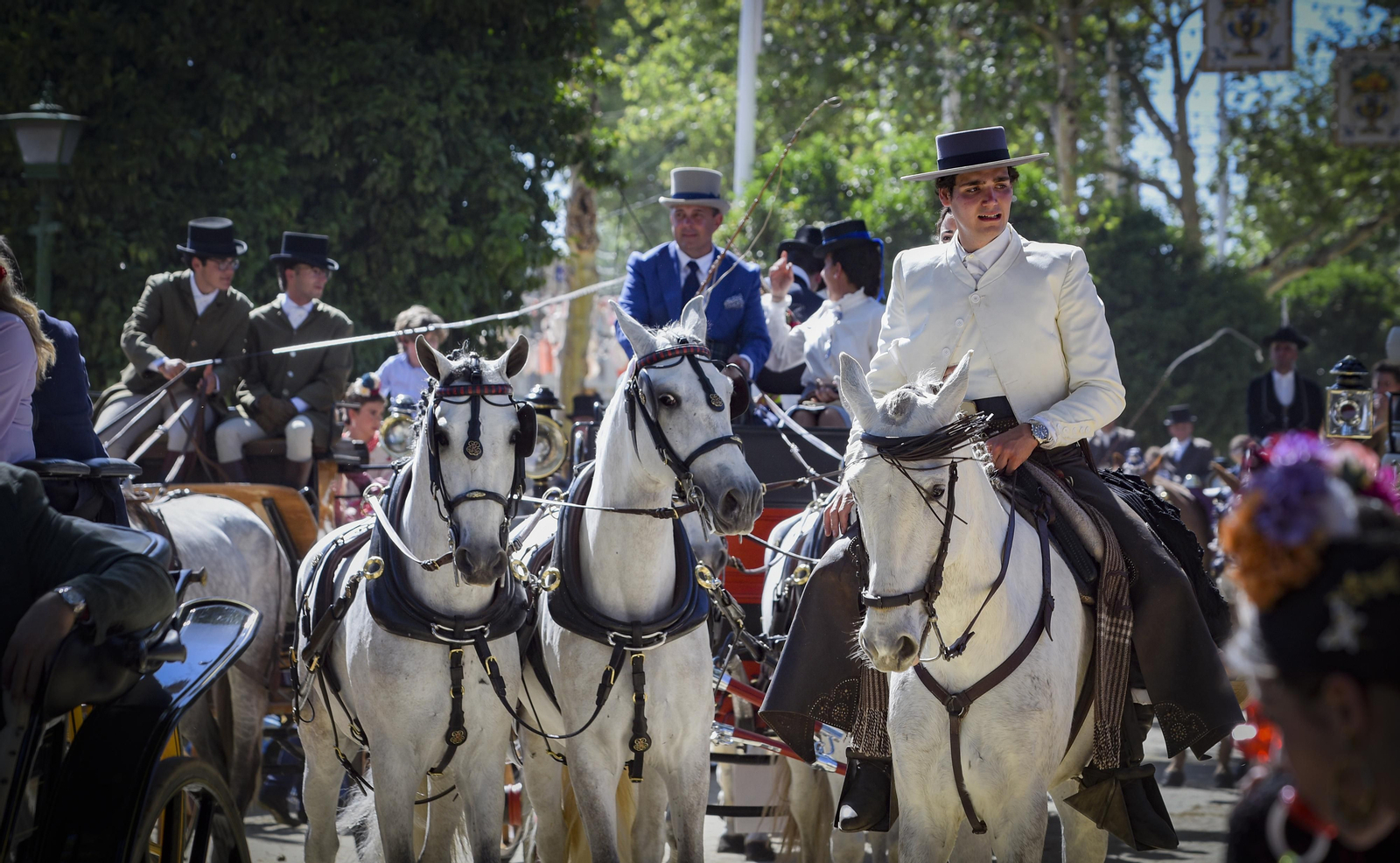 Calor y buen ambiente en el domingo de Feria de Abril 2023