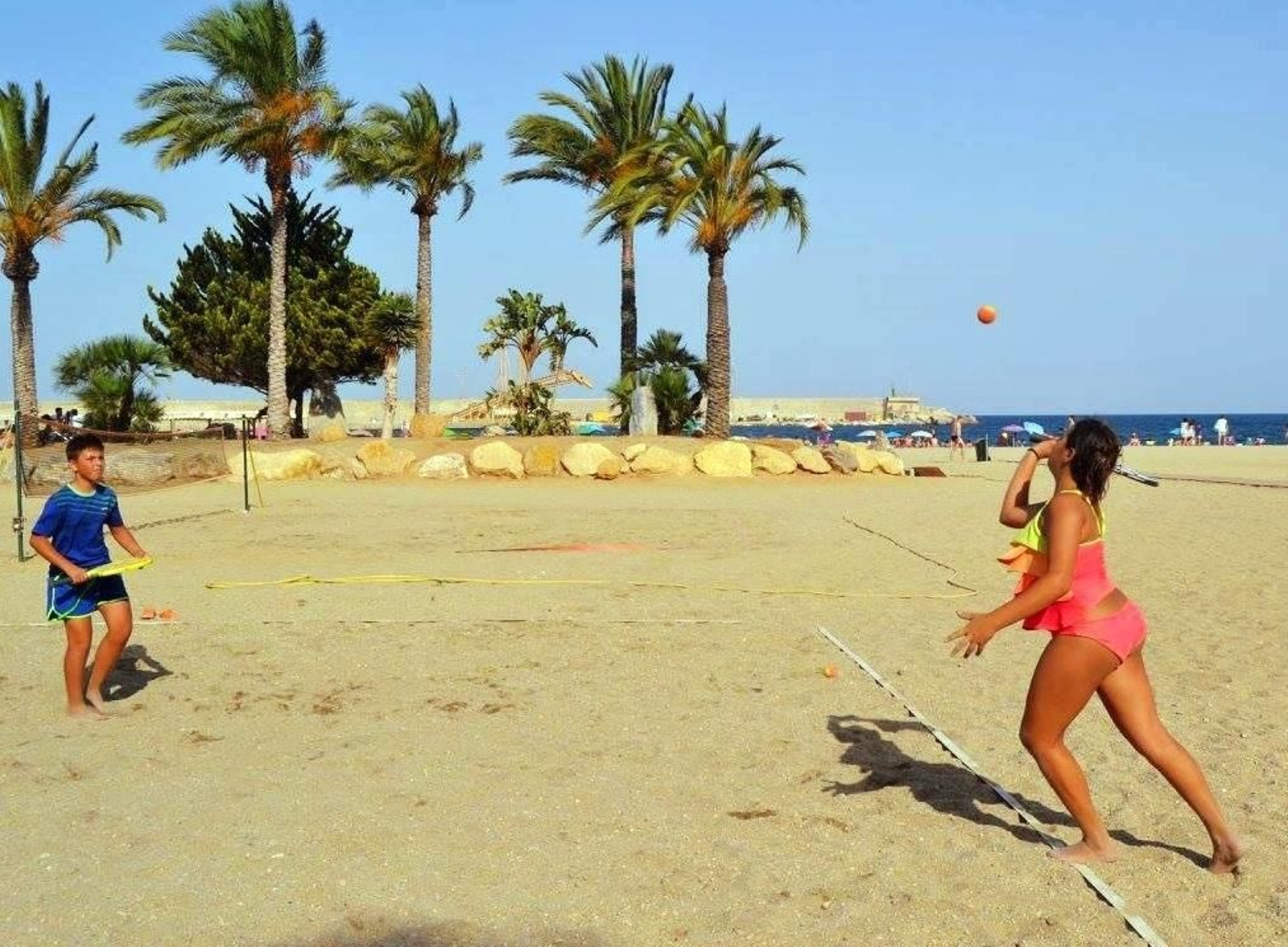 Jornada de juegos de tenis playa