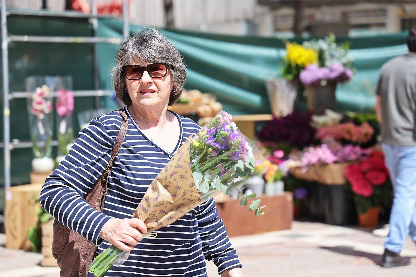 Imágenes del mercado floral ubicado en la Plaza de las Monjas de Huelva
