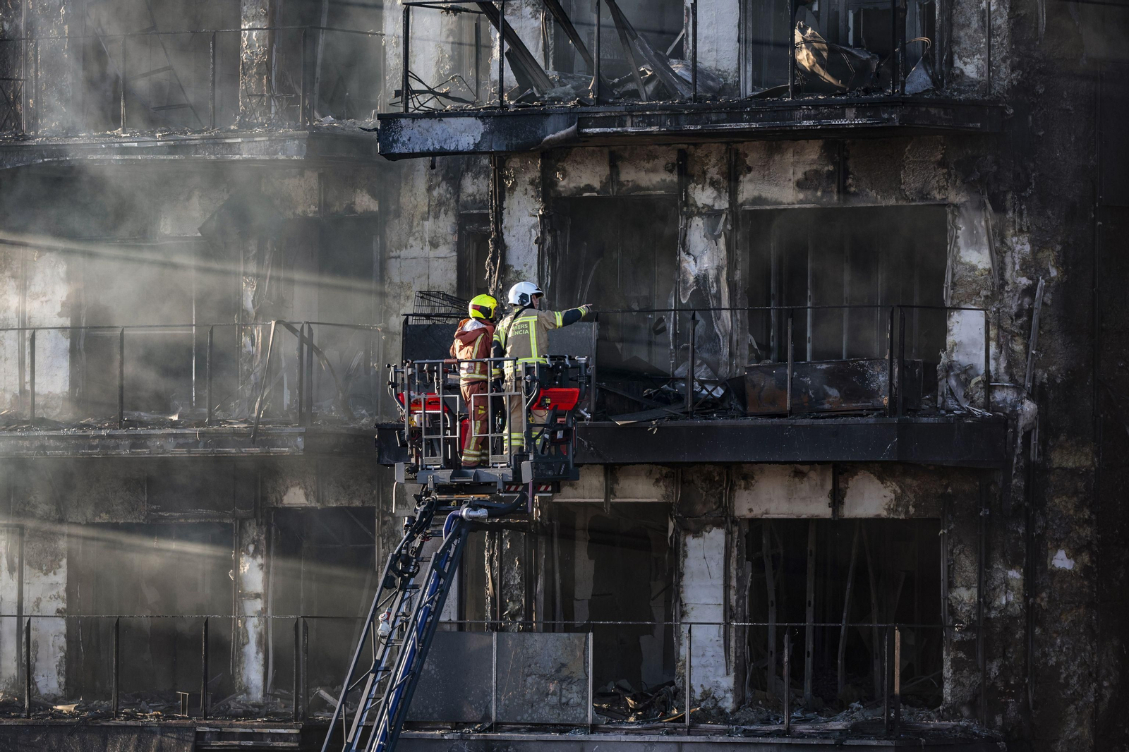 El aspecto desolador de los edificios incendiados El aspecto desolador de los edificios incendiados