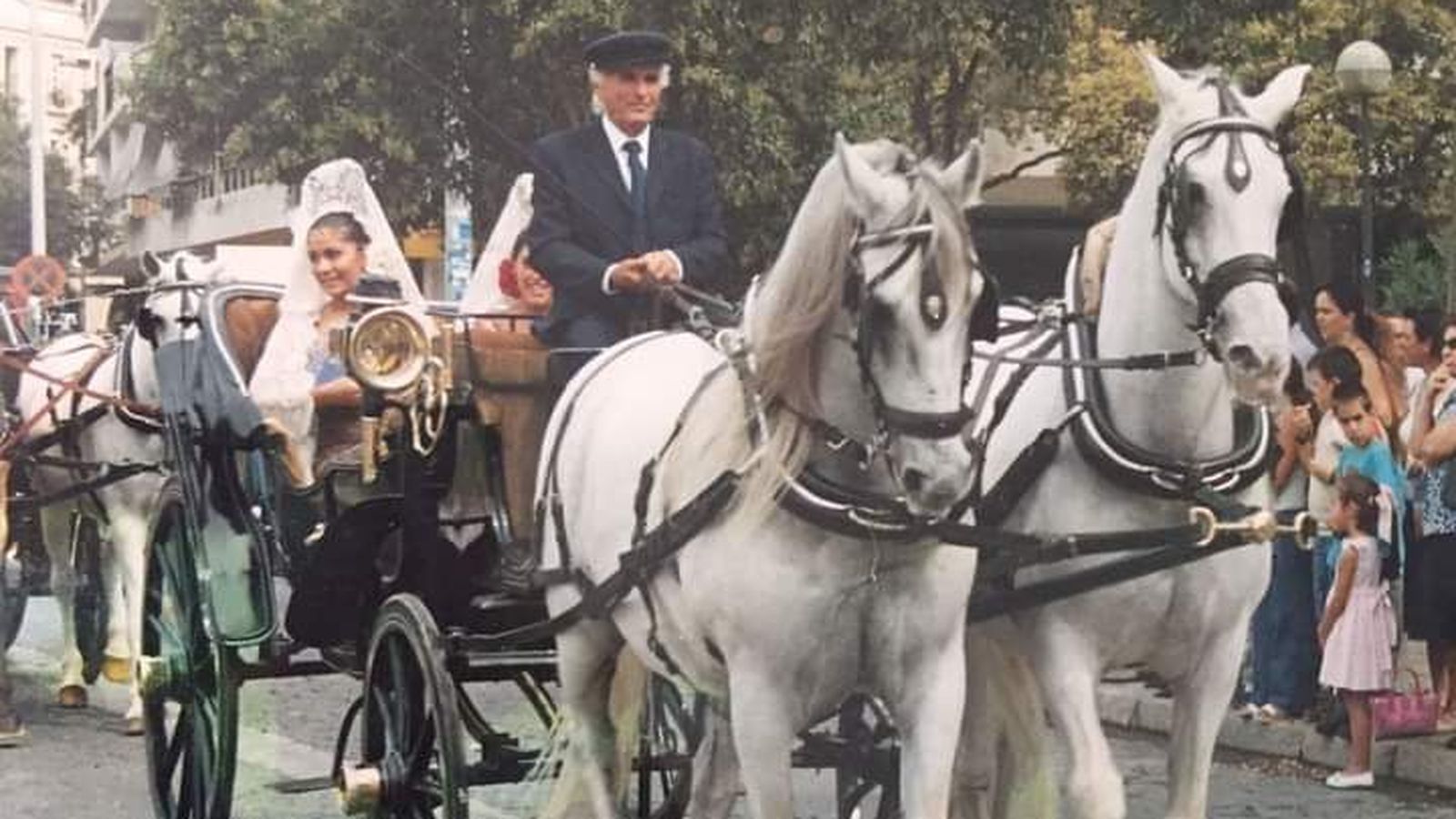 Benito, con su coche de caballos, en uno de los actos ecuestres de la ciudad.