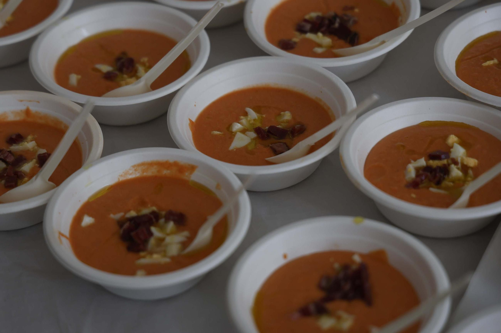Fotos del almuerzo para mayores en la Feria de Castellar