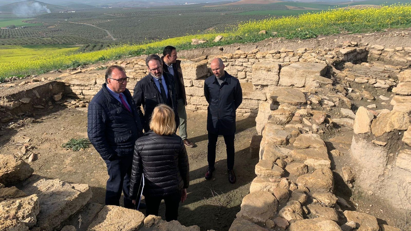 Dirigentes institucionales en la visita al yacimiento. Dirigentes institucionales en la visita al yacimiento.