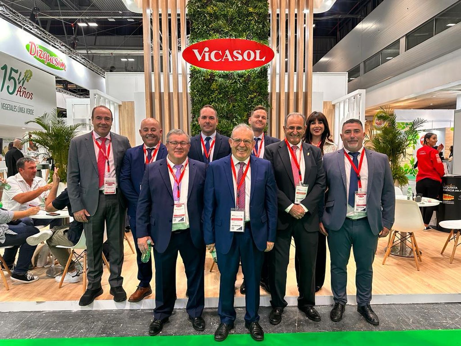 Bonilla junto a responsables de Vicasol en Fruit Attraction.