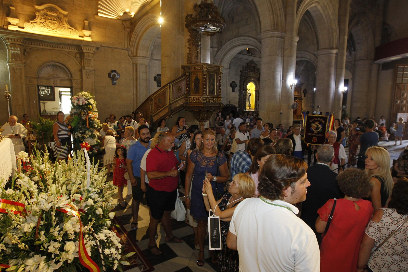 Fotogalería ofrenda floral a la Virgen del Mar. Feria de Almería 2019