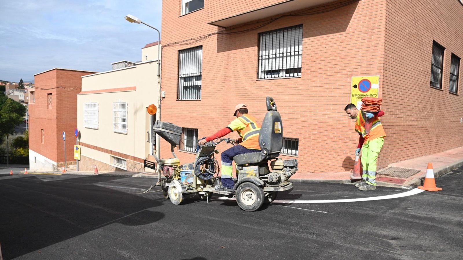 Trabajadores de Nila rematan las obras de asfaltado Trabajadores de Nila rematan las obras de asfaltado