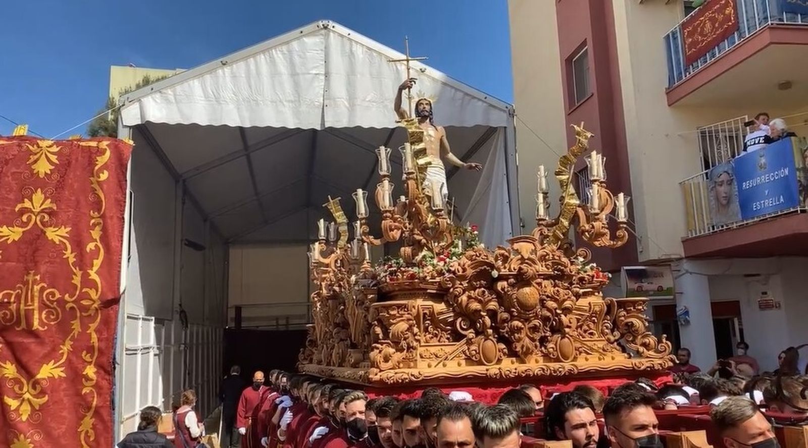 El Resucitado saliendo del tinglado en el entorno del Camino Viejo de Málaga