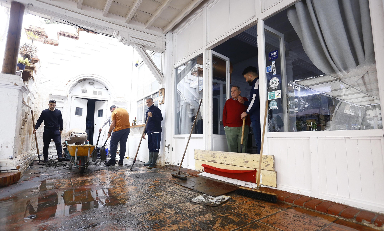 Las fotos de los efectos del temporal en las playas y paseos marítimos de Málaga