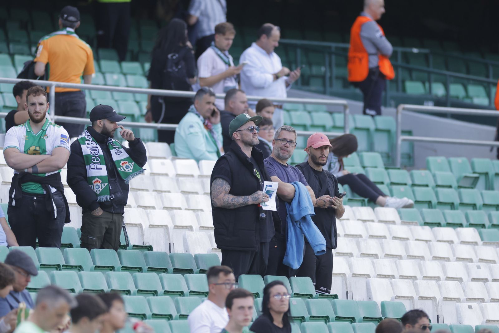 Búscate en las fotos del Betis-Manchester