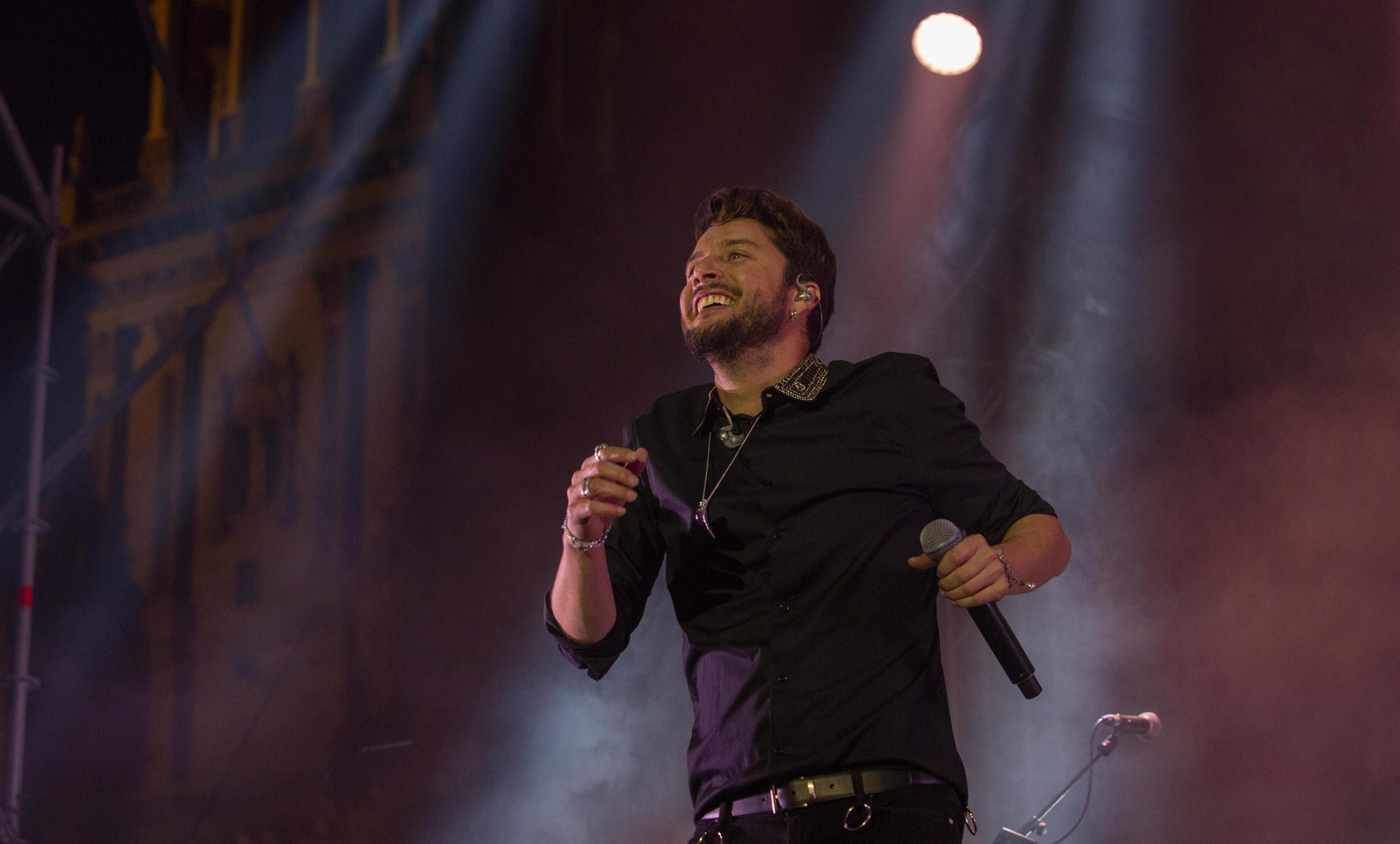 El concierto de Manuel Carrasco en la Plaza de España, en imágenes