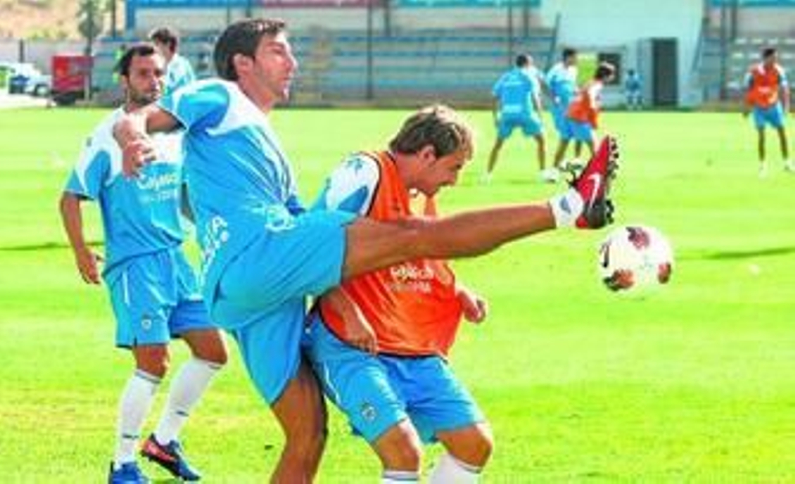Álvaro Cervera desea jugadores implicados y motivados para el inminente inicio de la Liga, aunque la huelga lo puede retrasar.