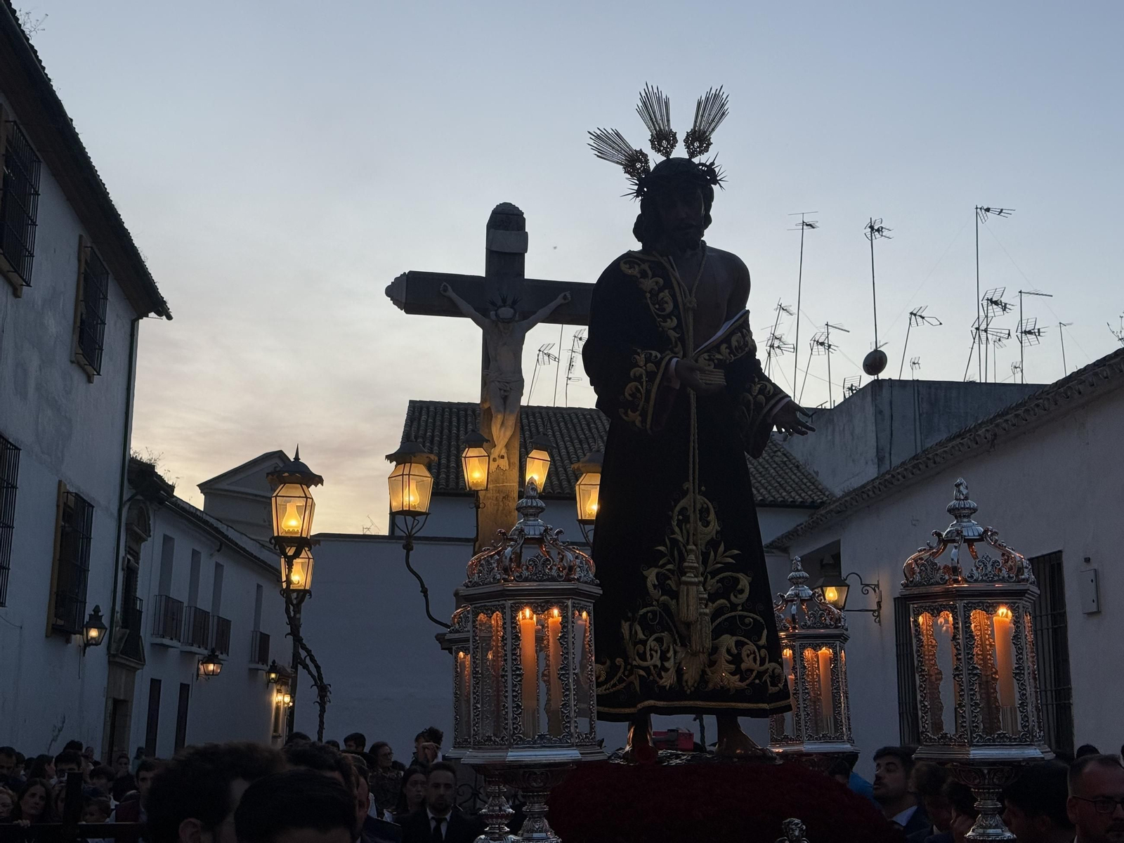 El vía crucis del Señor de la Humildad y Paciencia de Córdoba, en imágenes