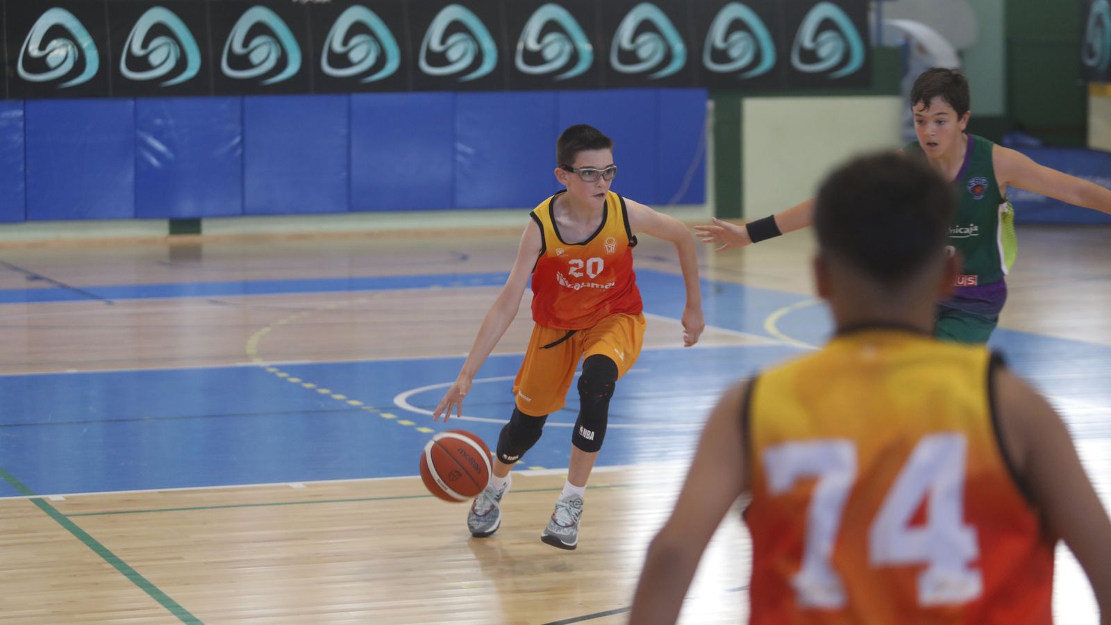 Las fotos de la primera jornada del Cadeba mini-masculino de La Línea