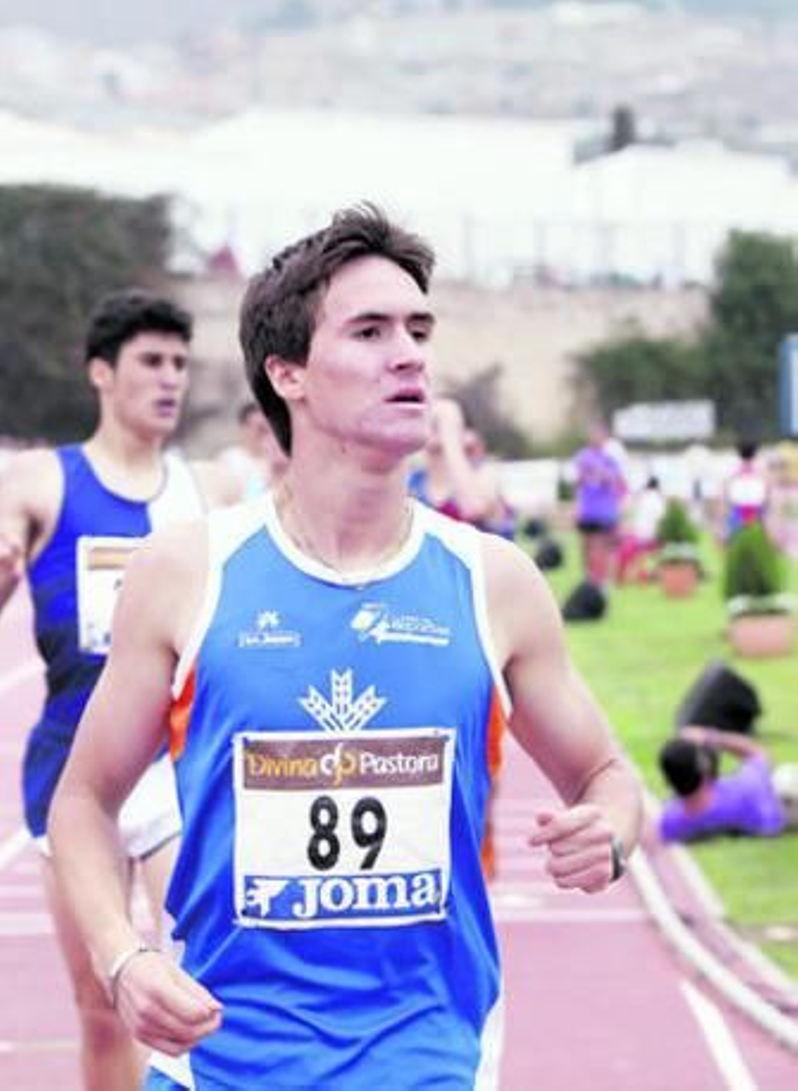 Alejandro Estévez, concentrado antes de afrontar la prueba de 800 metros.