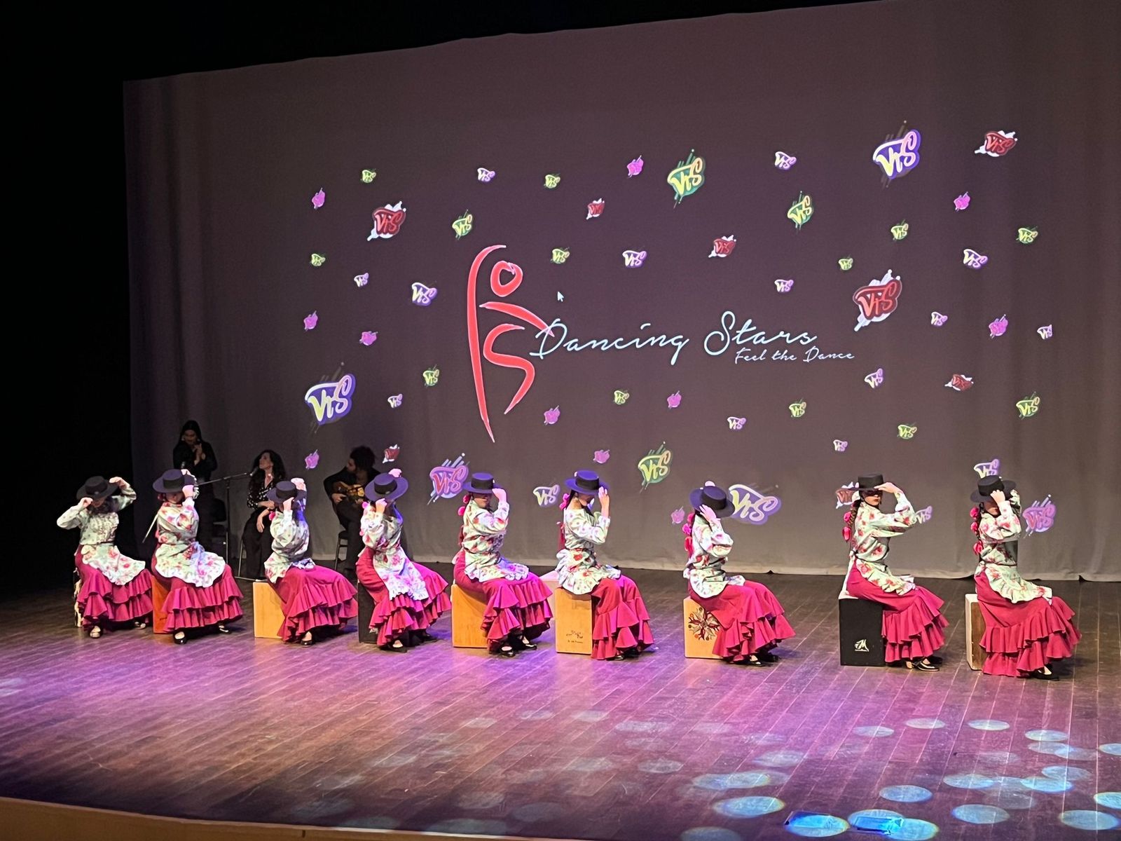 El grupo flamenco de nueve componentes que obtuvo el Campeonato de España de Baile Flamenco celebrado en Ávila.
